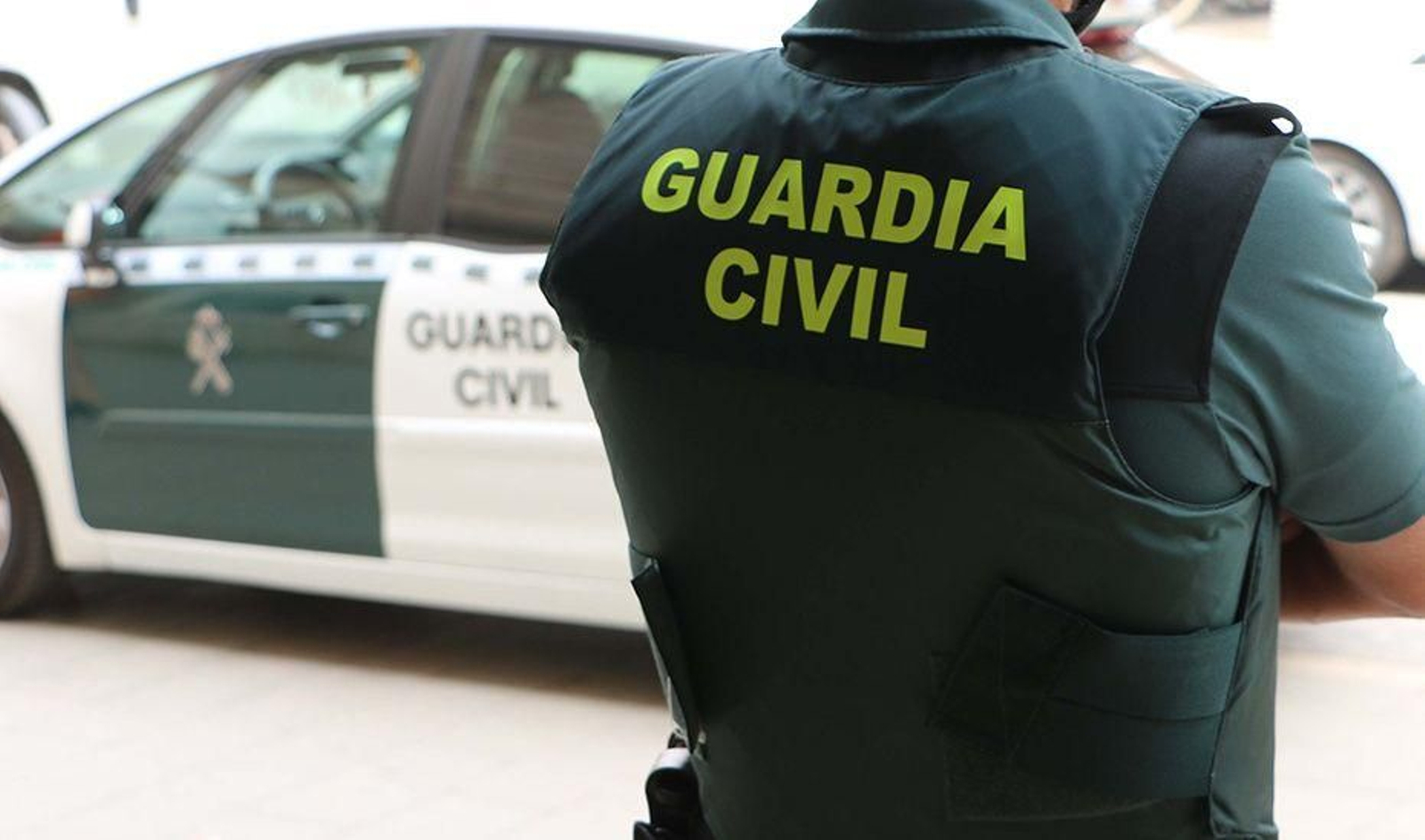 Un agente de la Guardia Civil Un agente de la Guardia Civil