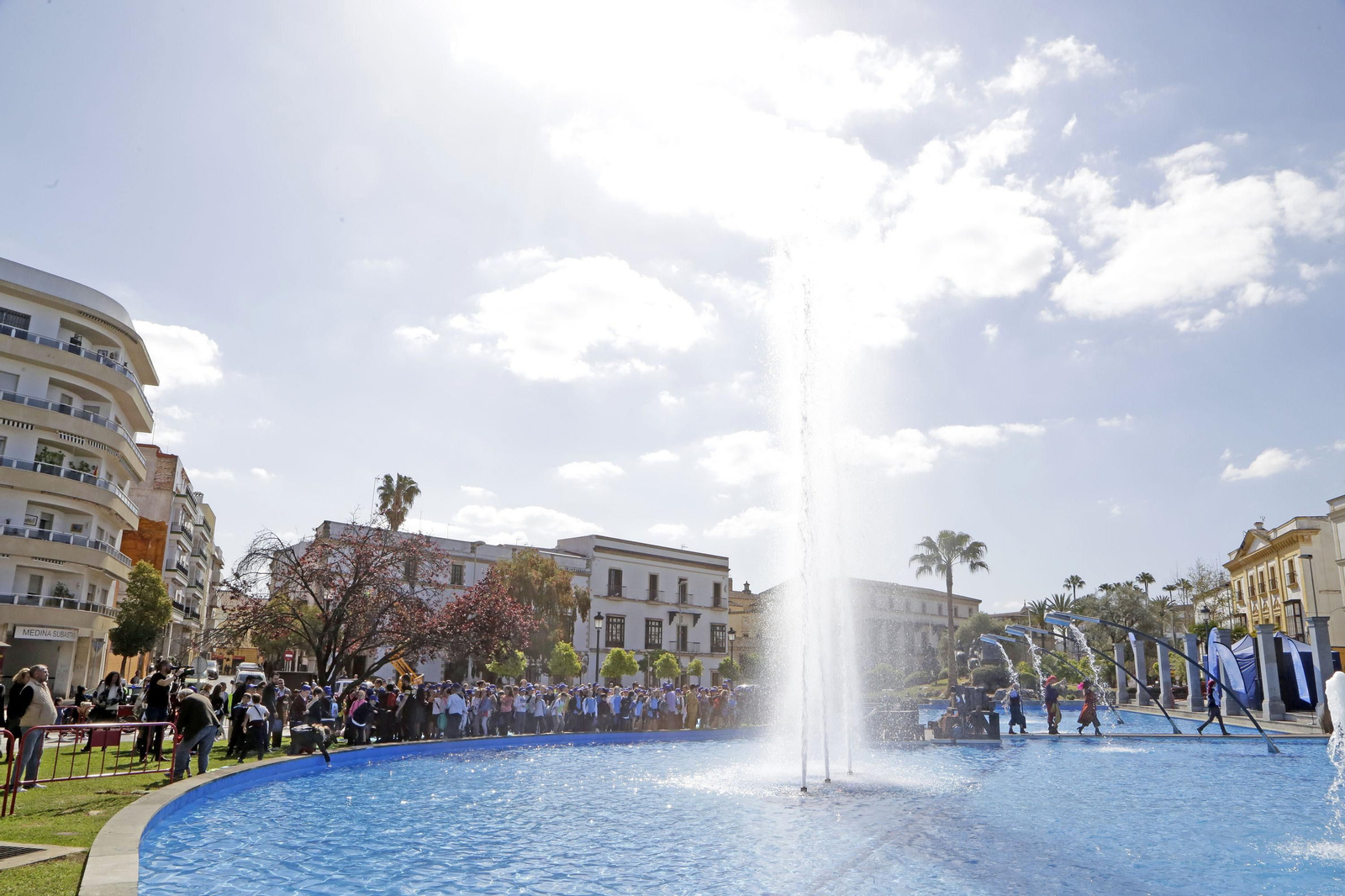 Imágenes de la puesta en funcionamiento de la fuente de la plaza del Mamelón