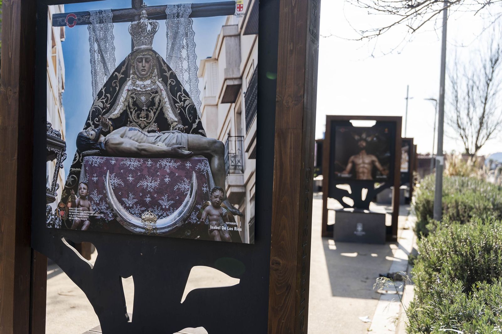 Exposición "La otra mirada" de los Fotógrafos Cofrades de Almería Focoal, en imágenes