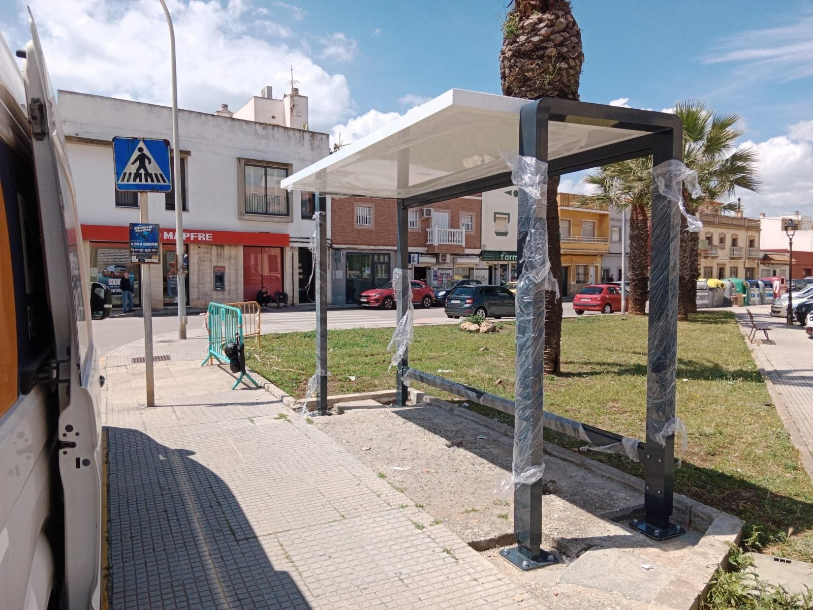 Una de las nuevas paradas de autobús de La Línea.
