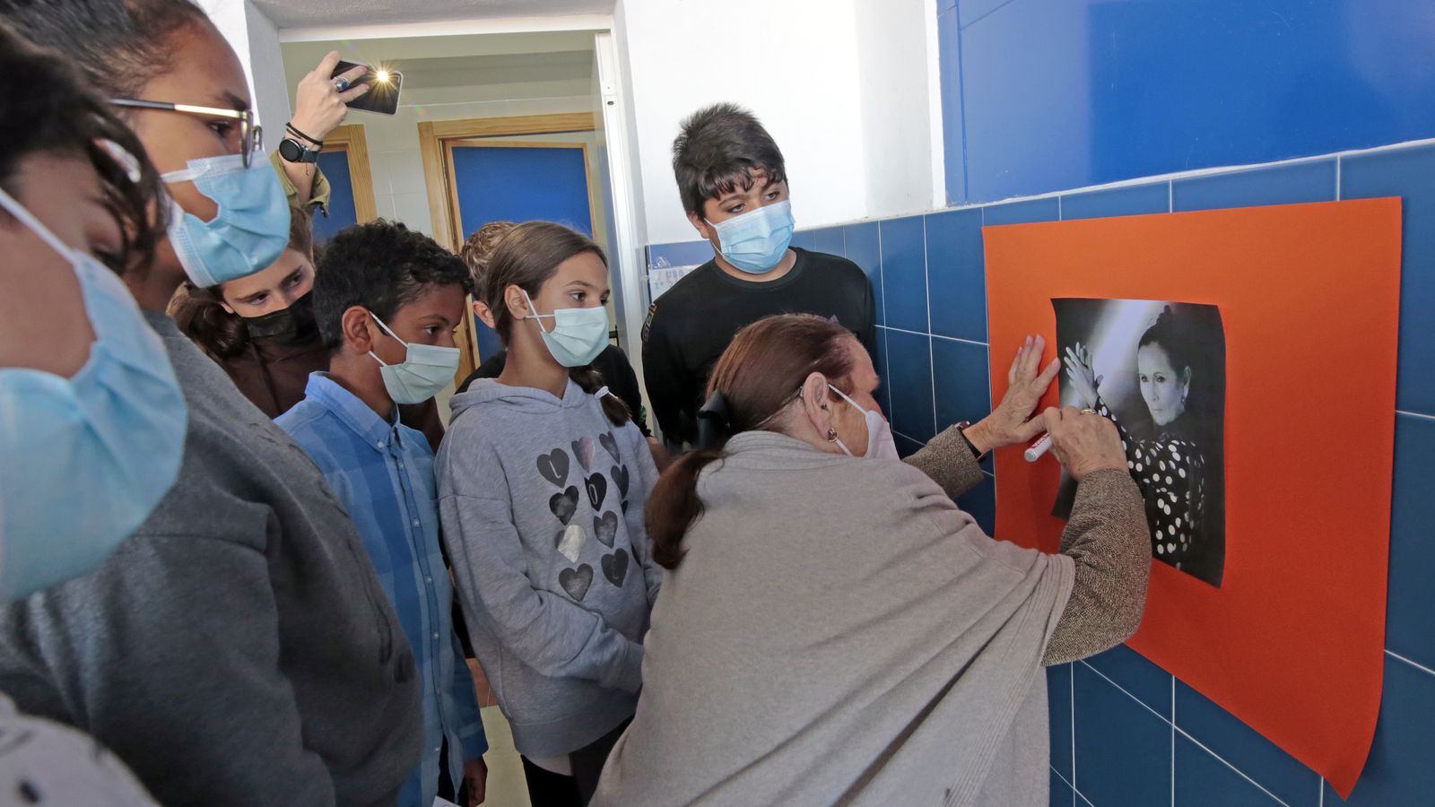 Angelita Gómez visita por el día del flamenco el colegio San Juan de Dios