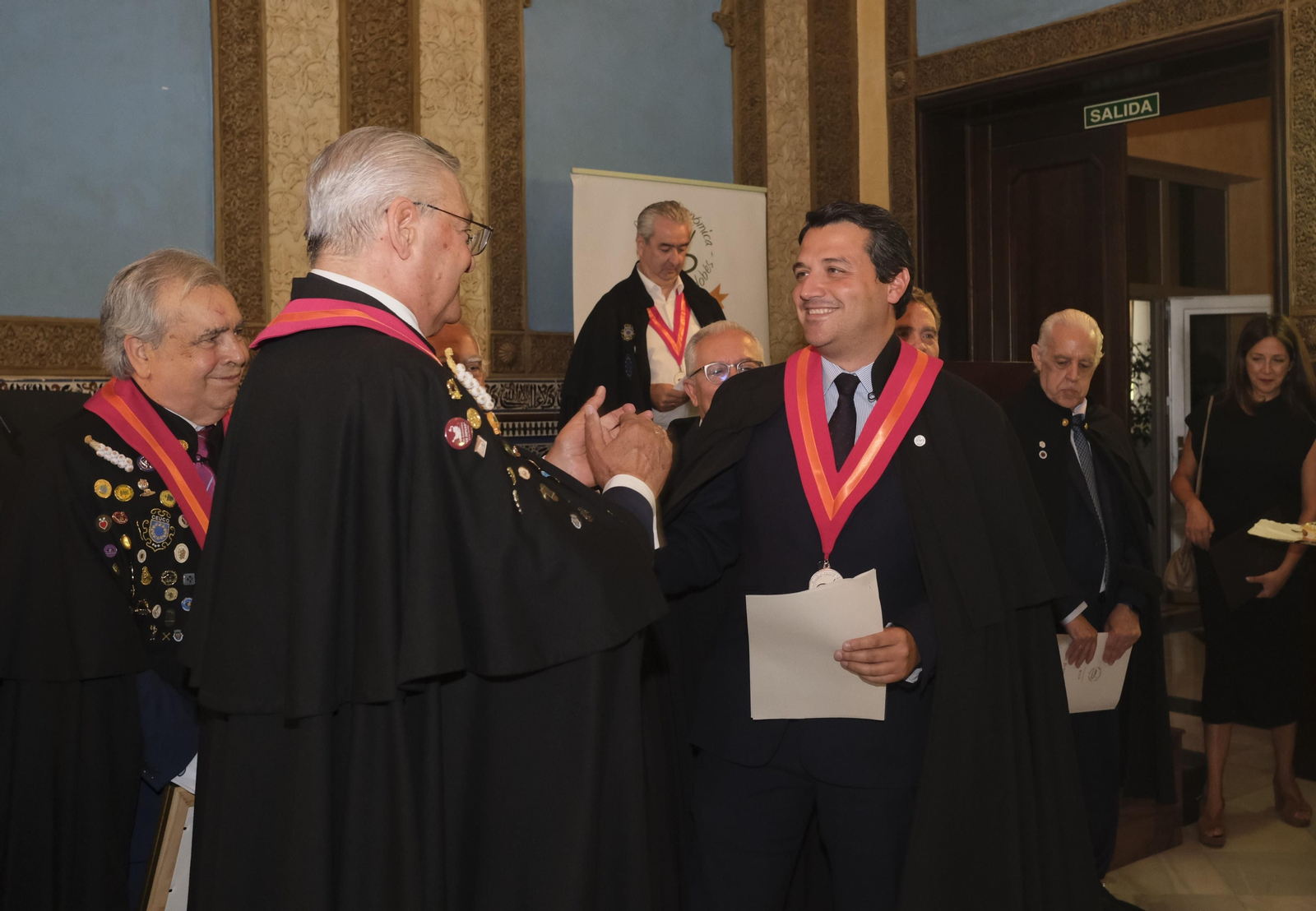 El alcalde de Córdoba es investido Cofrade de Honor de la Cofradía del Salmorejo, en imágenes