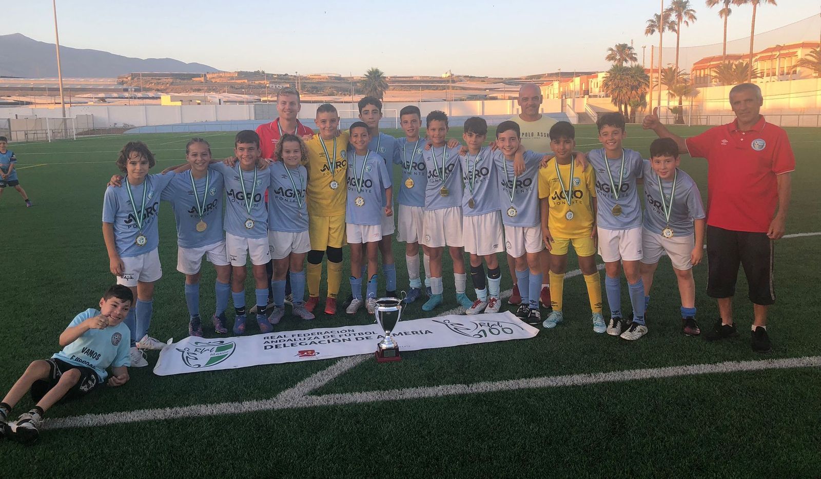 Imágenes de los equipos campeones de Almería de fútbol y fútbol sala