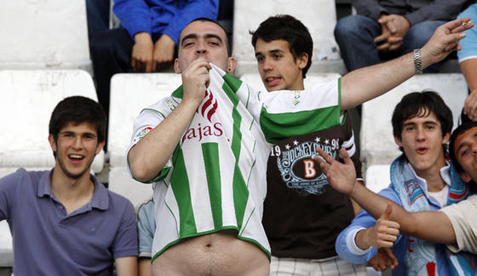 El Córdoba se clasifica para los 'play off' tras empatar sin goles con el Celta.

Foto: LOF