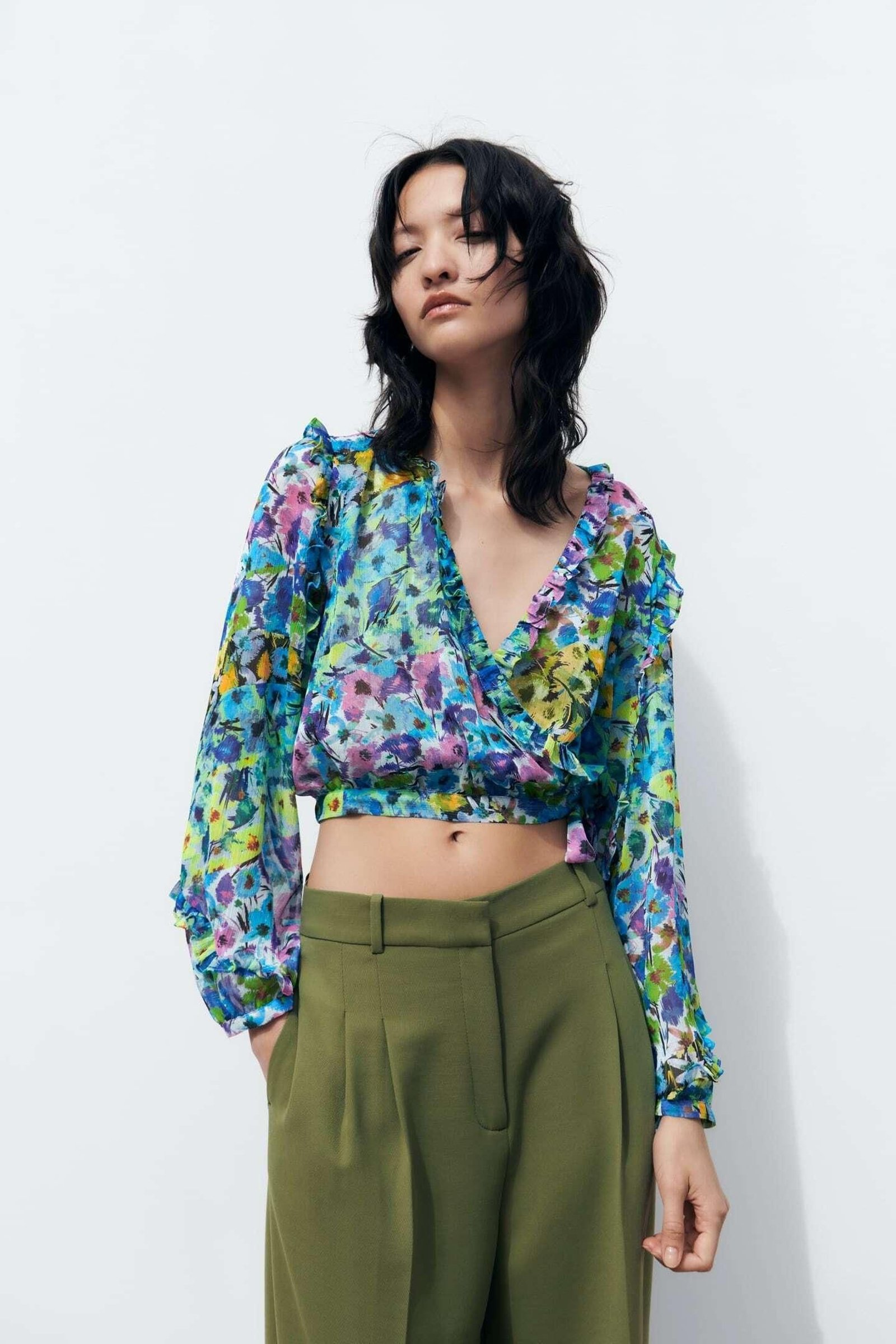 Blusa de flores y volantes de Zara. Blusa de flores y volantes de Zara.