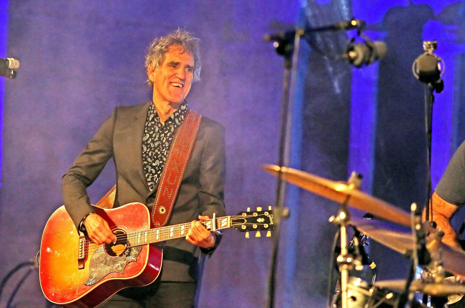 Erentxun durante el concierto en Los Claustros, en la noche del sábado.