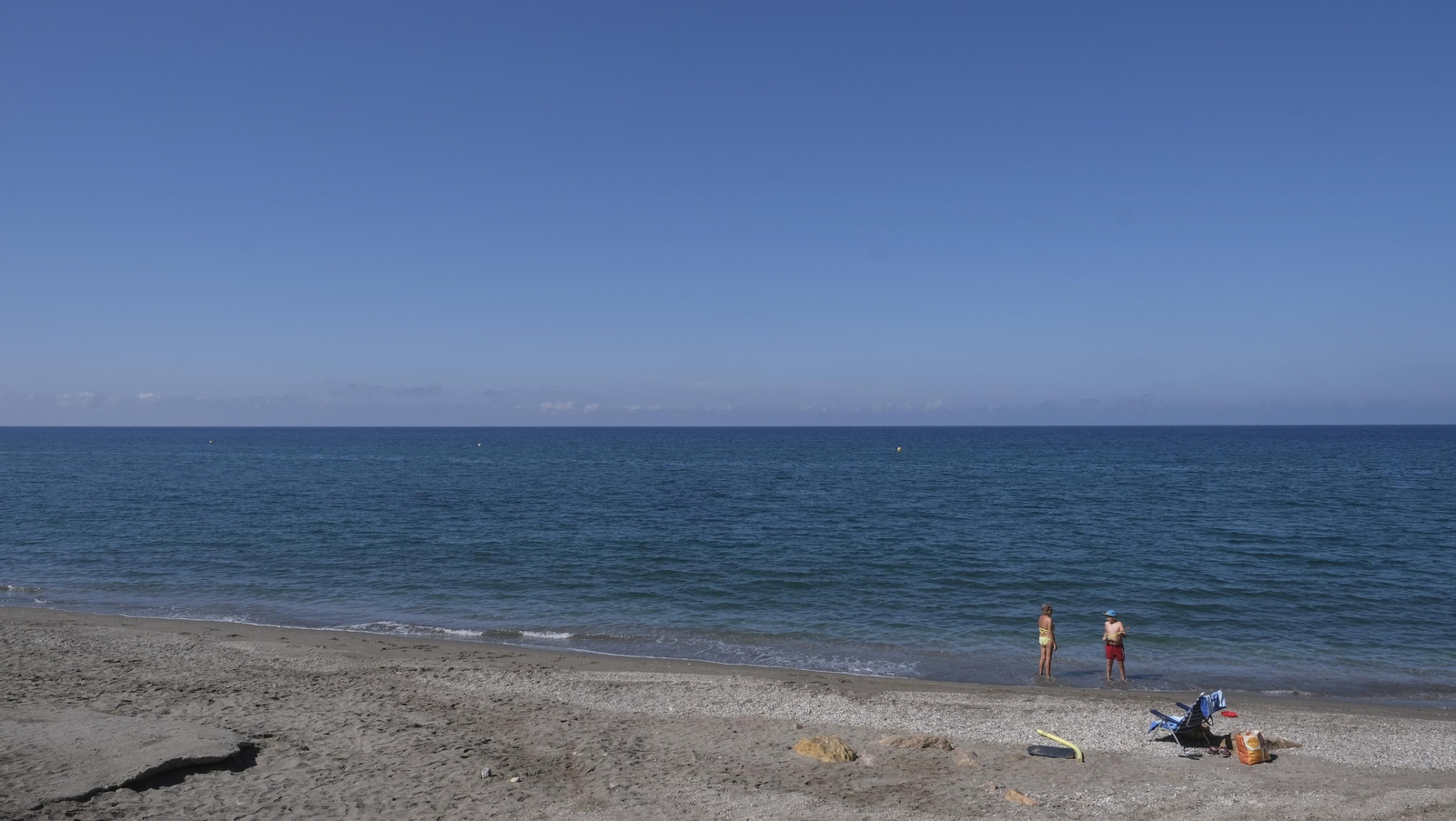 Imágenes de la manifestación en Balerma por el deterioro de la playa