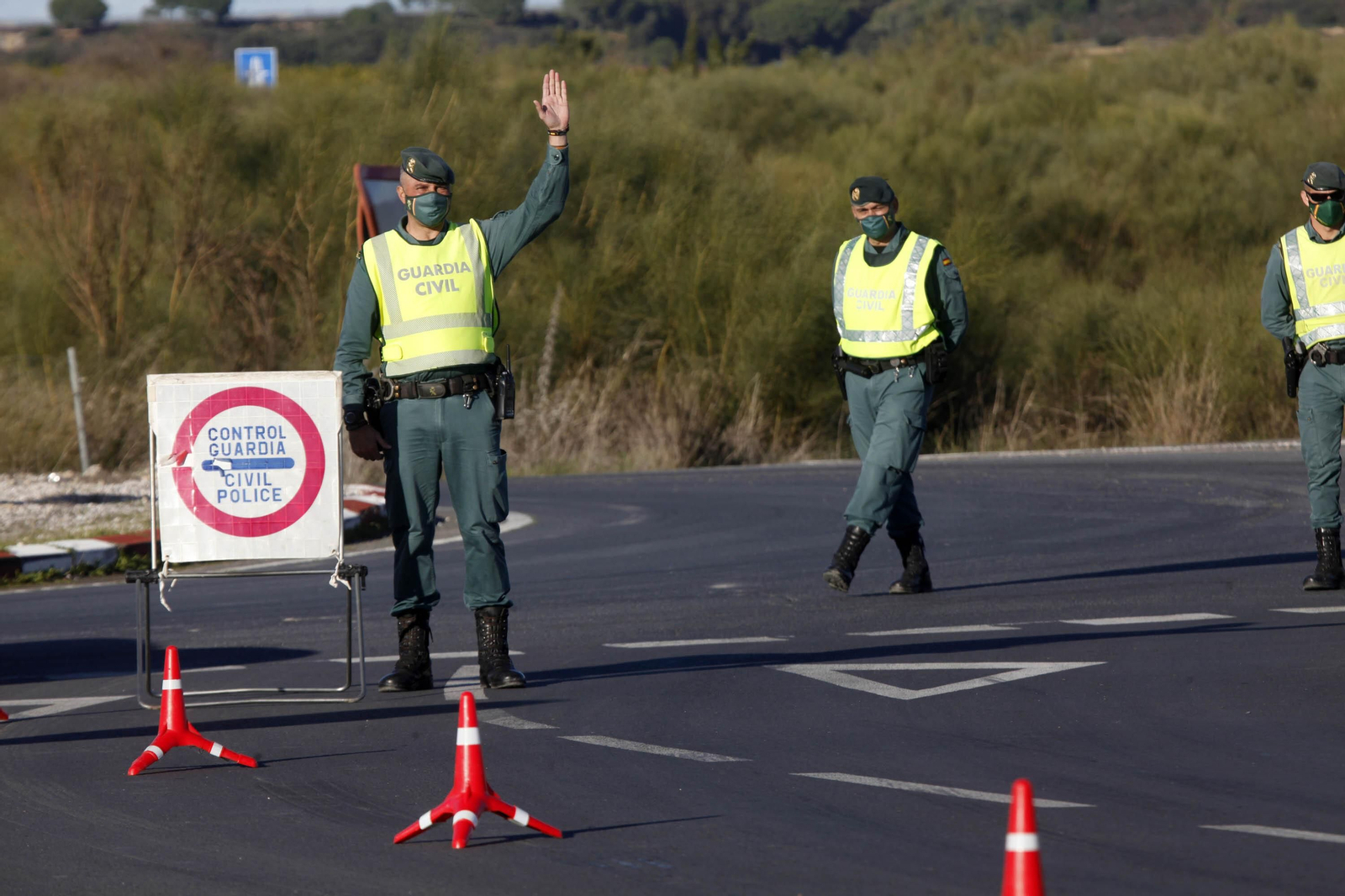 Controles de la Guardia Civil en los accesos a la costa de Huelva