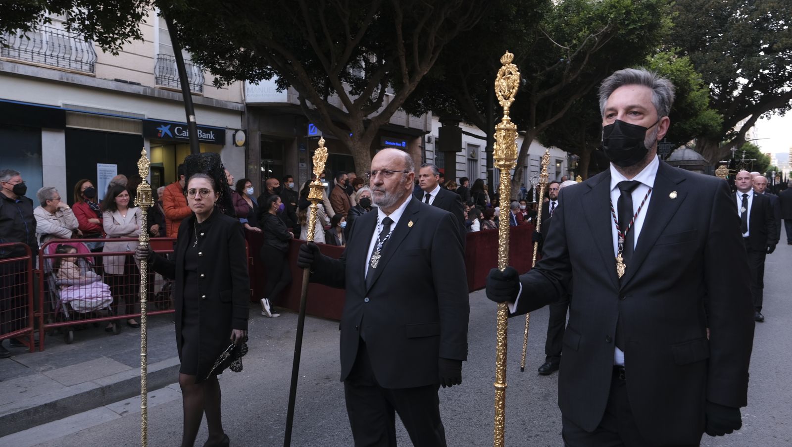 Procesión del Santo Entierro en Almería, en imágenes.