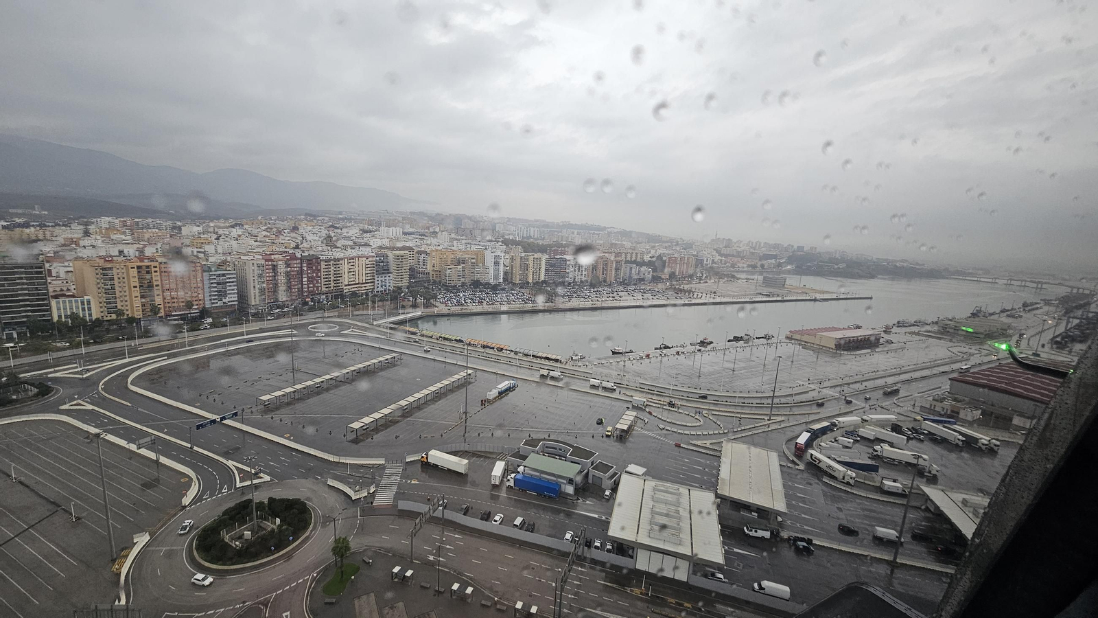 Las fotos del estrecho de Gibraltar, a vista de helicóptero: Ceuta y la bahía de Algeciras