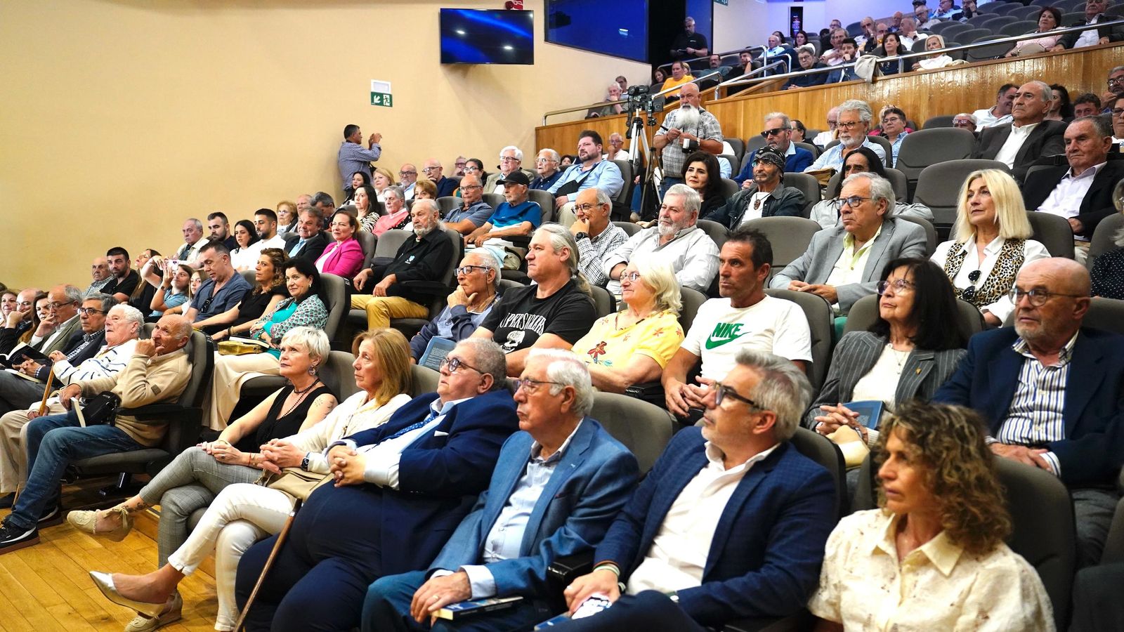 Fotos de la presentación del libro de Roberto Losada en el Auditorio Millán Picazo