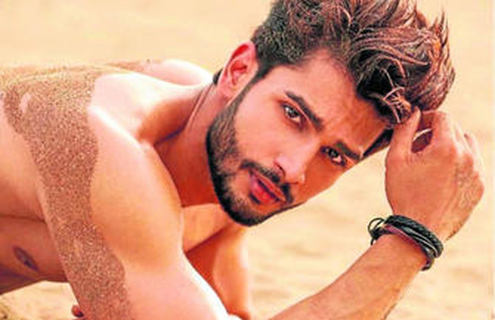 El joven de 26 años, que además de modelo es actor, es el primer asiático en ganar un certamen de belleza a nivel mundial.