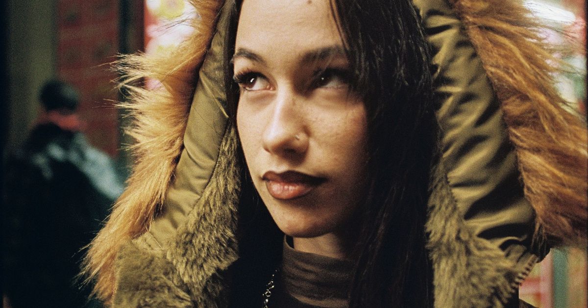 Faenna, la rapera de Málaga que “aprendió spanglish para timar a los guiris”, lanza su primer disco en solitario