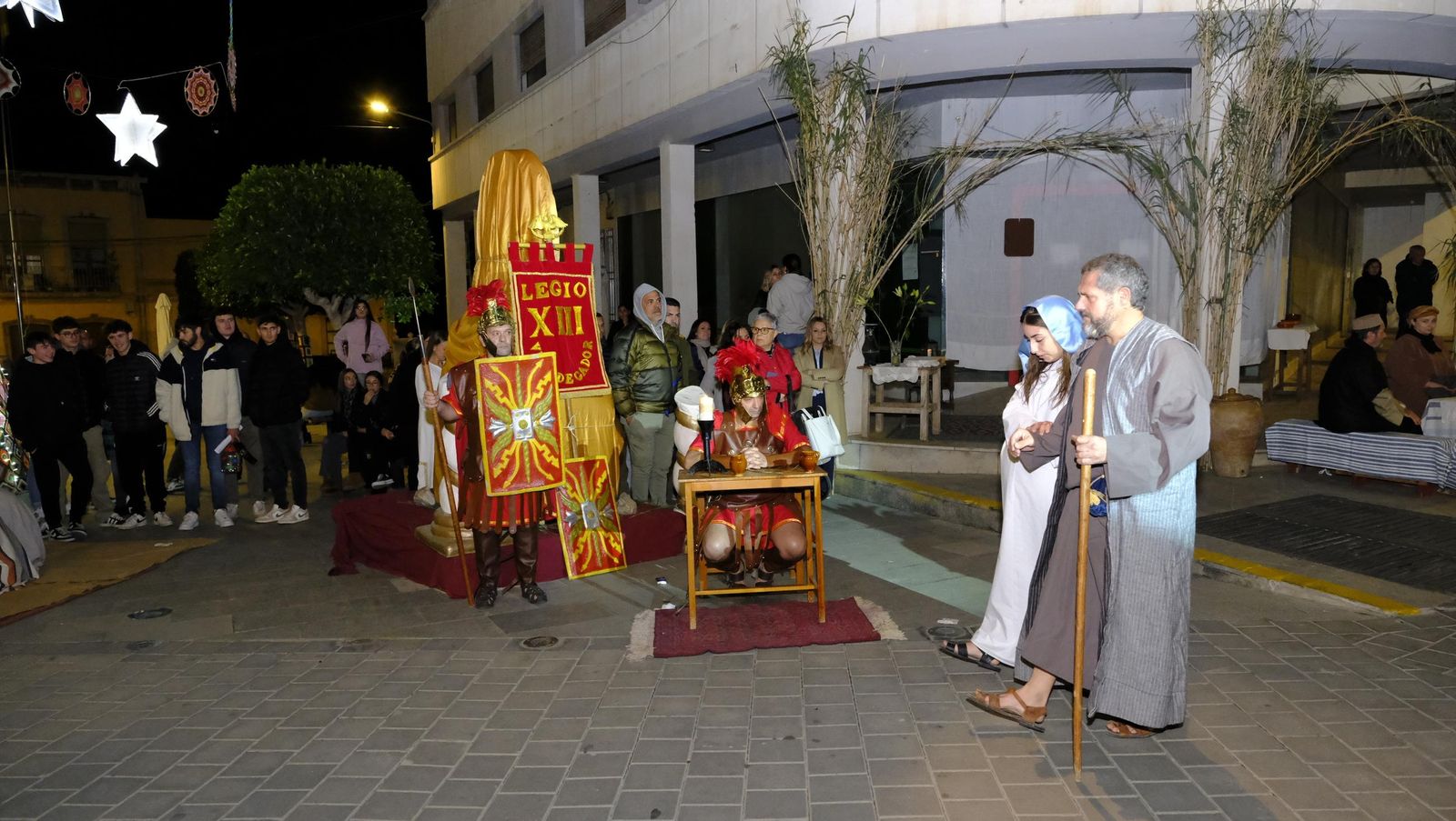El Belén viviente de Gádor abarrota de público la plaza del pueblo, en imágenes