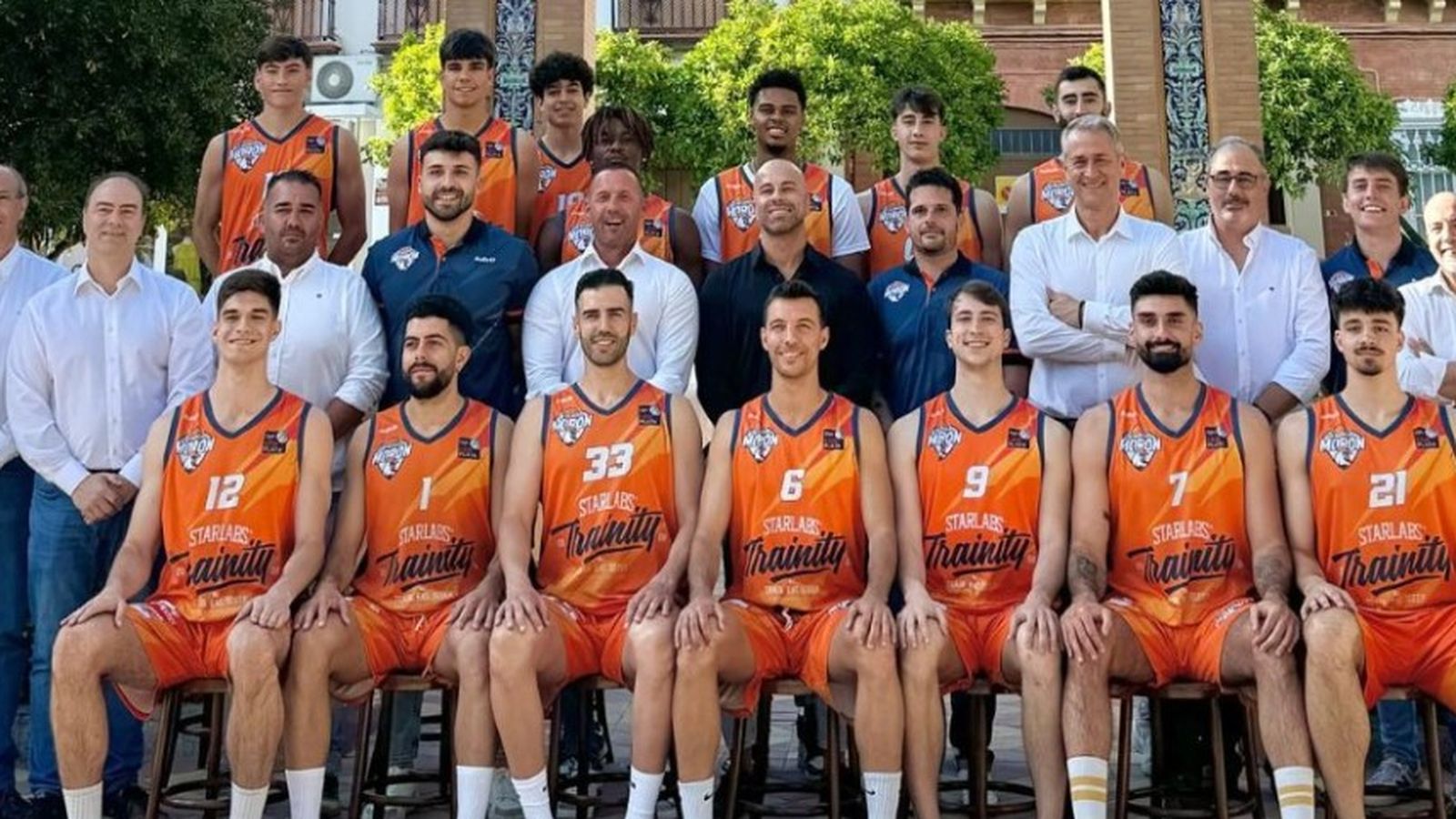 La plantilla del ascensdo del CB Morón