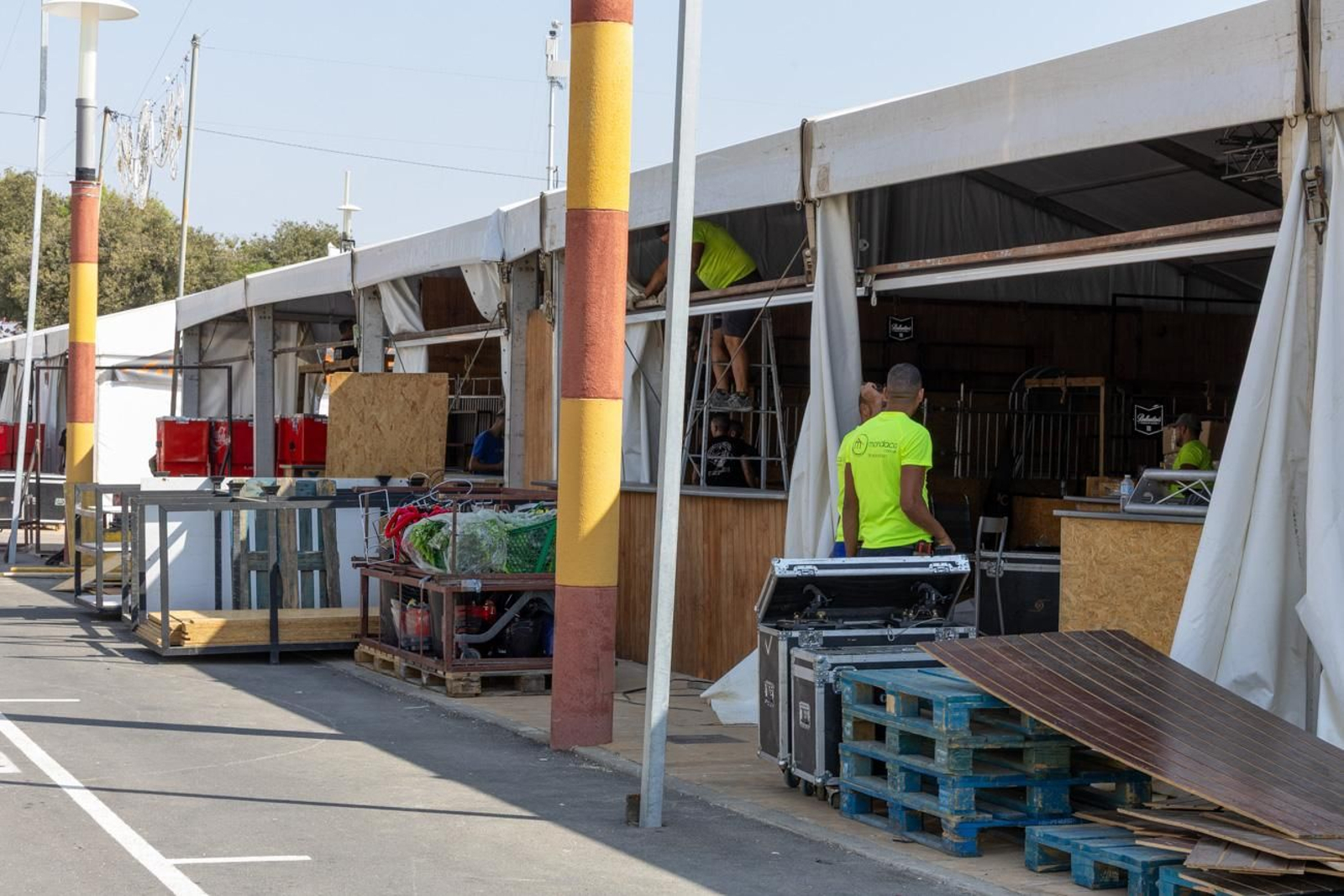 Así avanza el montaje de la feria de San Lucas