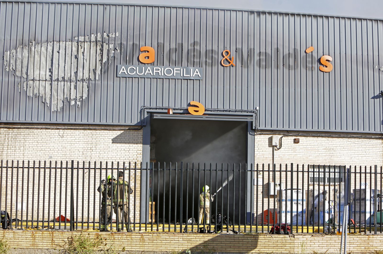 Incendio en el polígono de Fuente del Rey