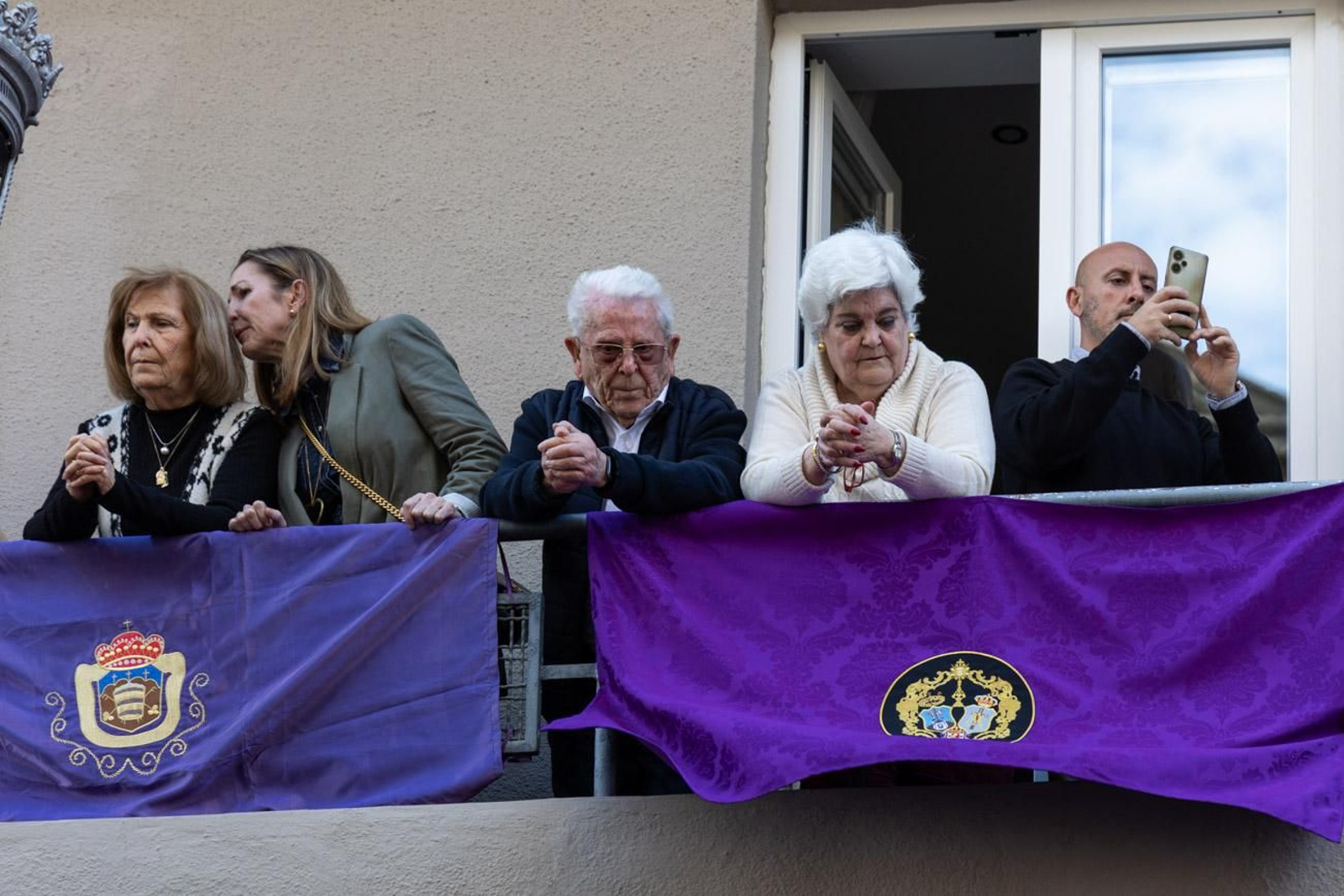 Las cofradías de la Vera Cruz, Expiración y Gran Poder lucen sus cortejos en la calle
