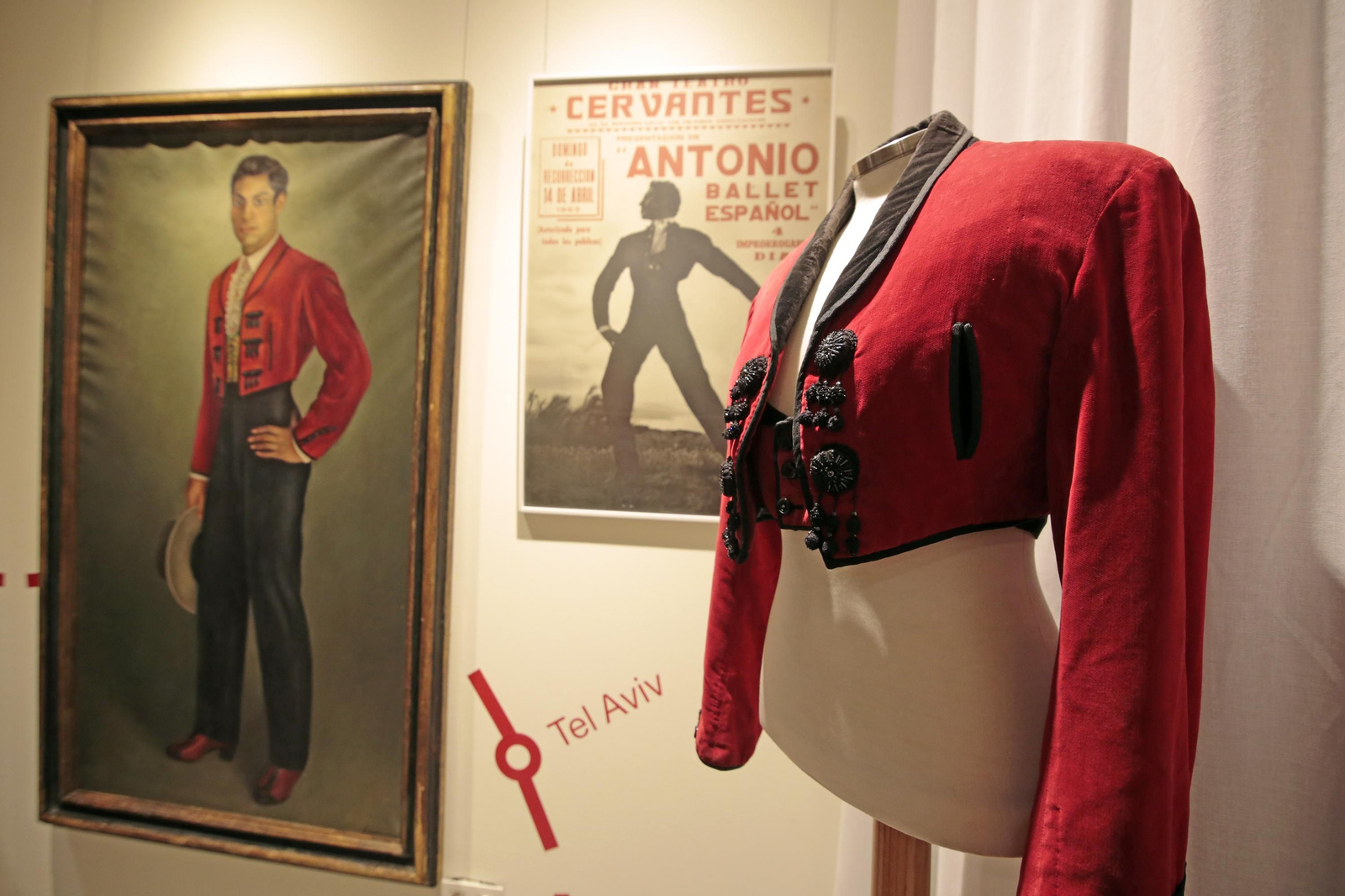 Inaugurada la exposición de Antonio El Bailarín