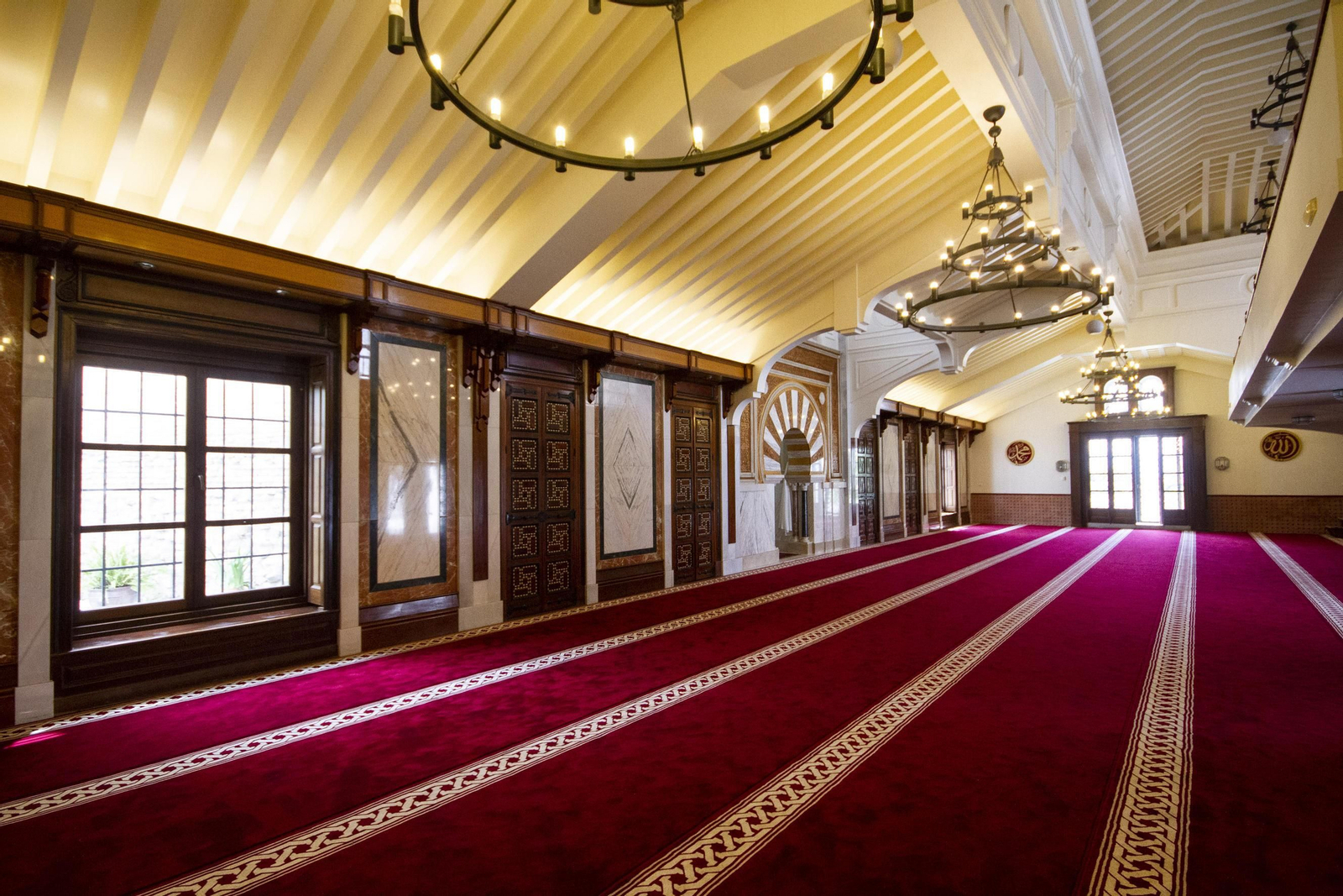 Fotos: la Mezquita Mayor de Granada, vacía por el confinamiento durante el Ramadán