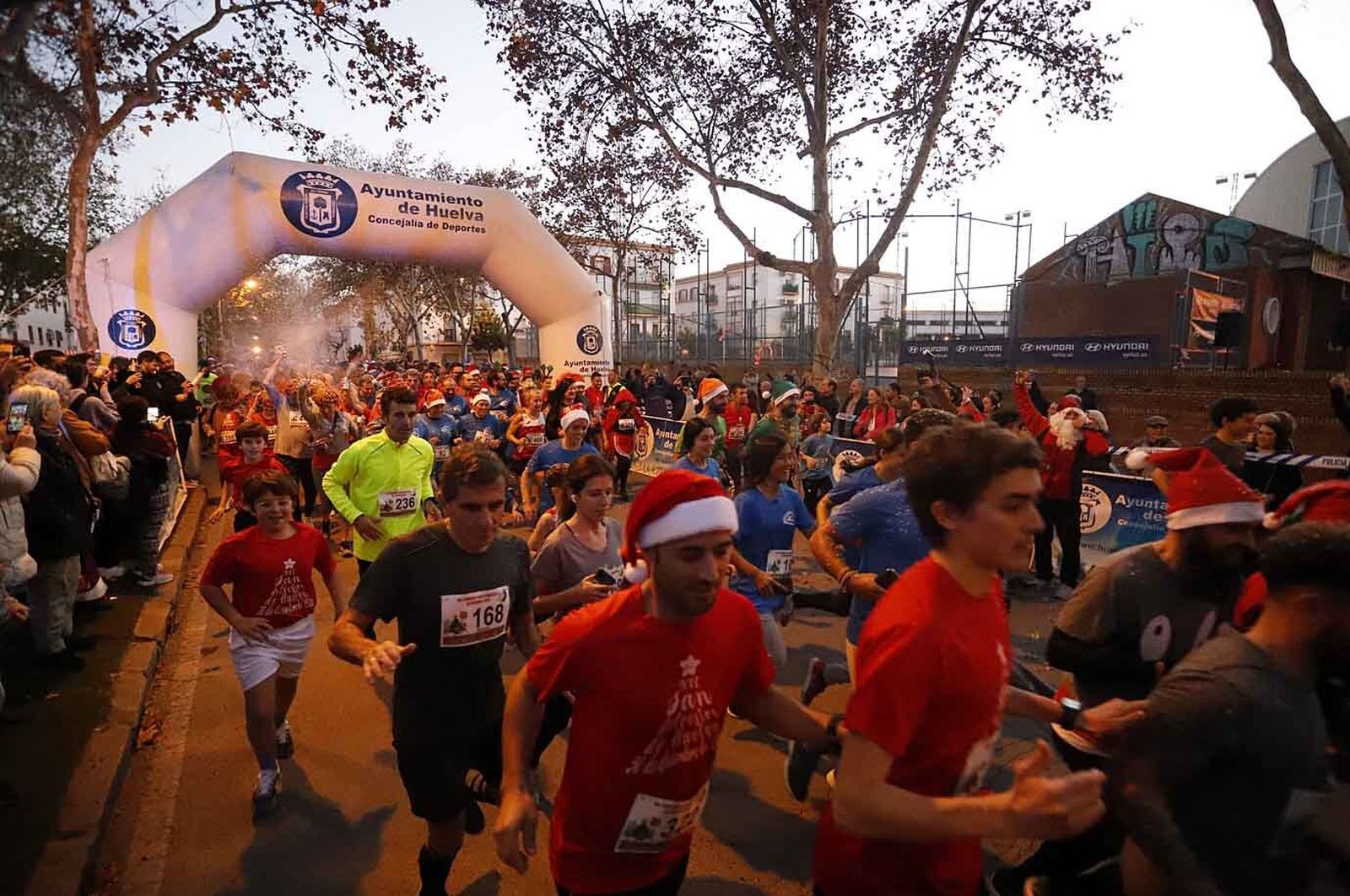 Imágenes de la carrera de San Silvestre en Huelva