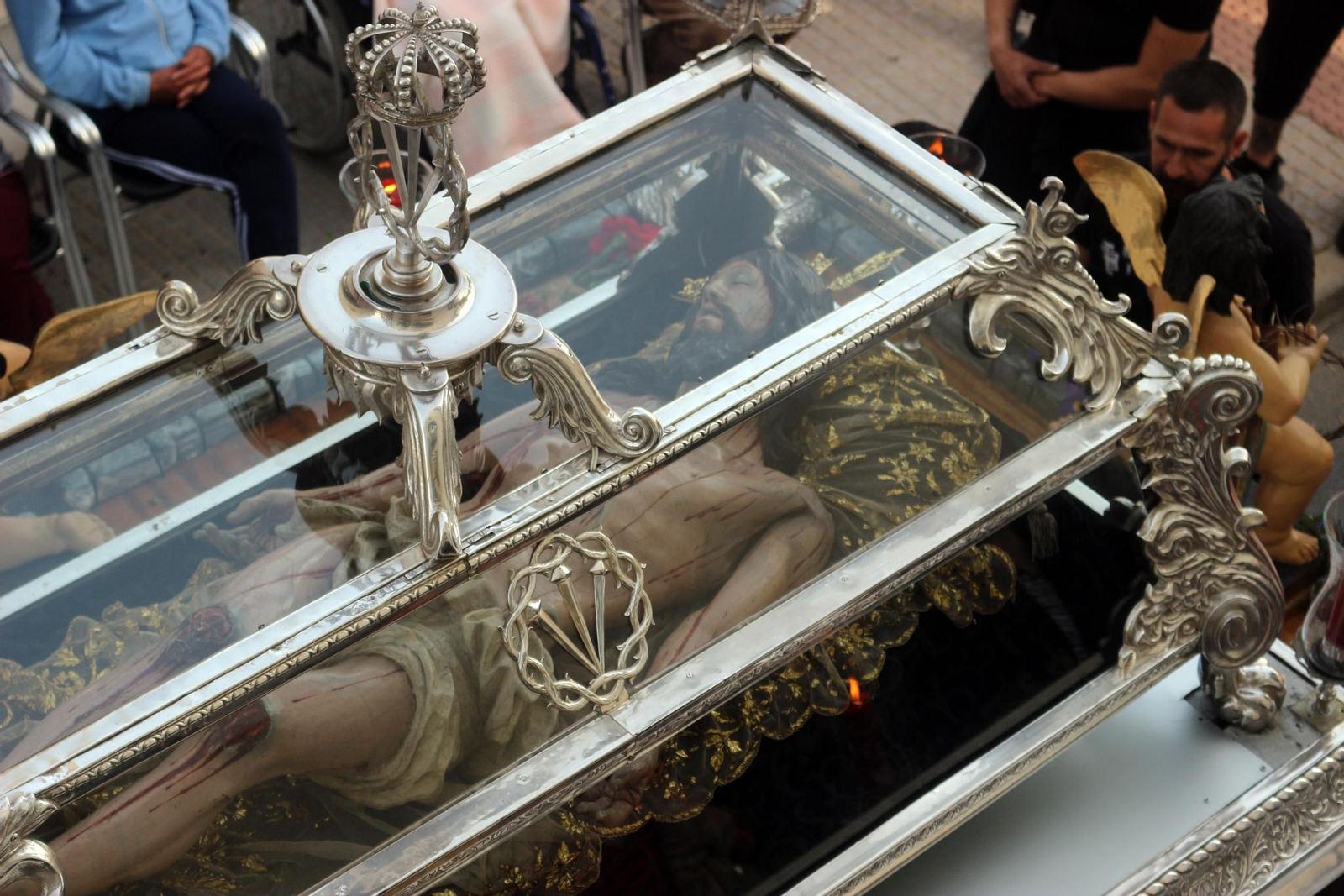 Las imágenes del Viernes Santo en Puerto Real: La Soledad