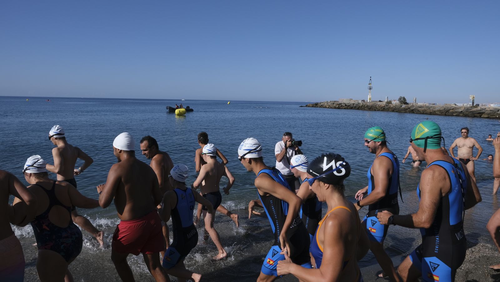Imágenes de la travesía a nado de la Feria de Almería 2022