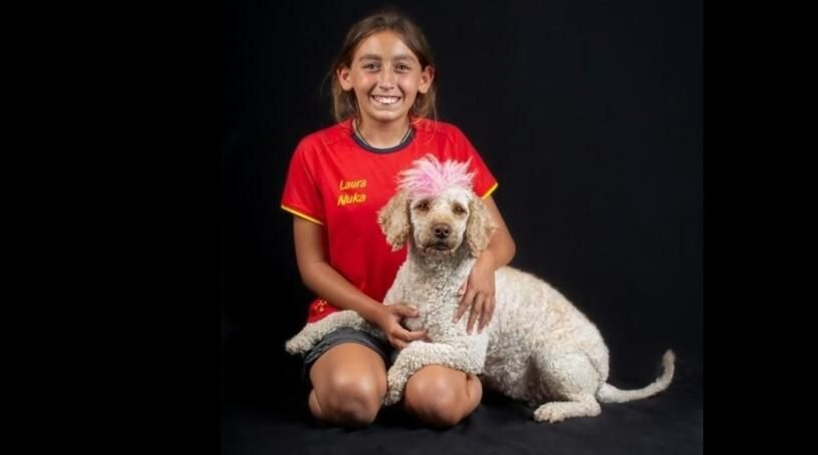 Laura Antón y su perra Nuka. Fue subcampeona en la Joop de Reus Memorial Cup (Francia) con sólo once años.