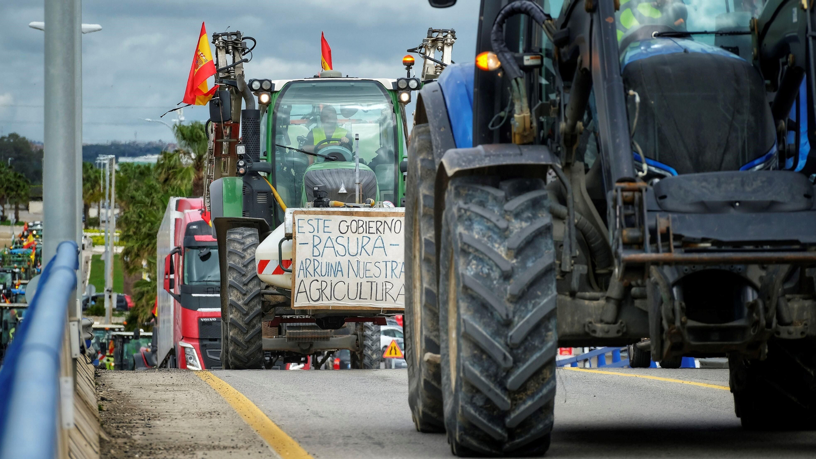 Tractorada entre el Polígono Tres Caminos y Chiclana.