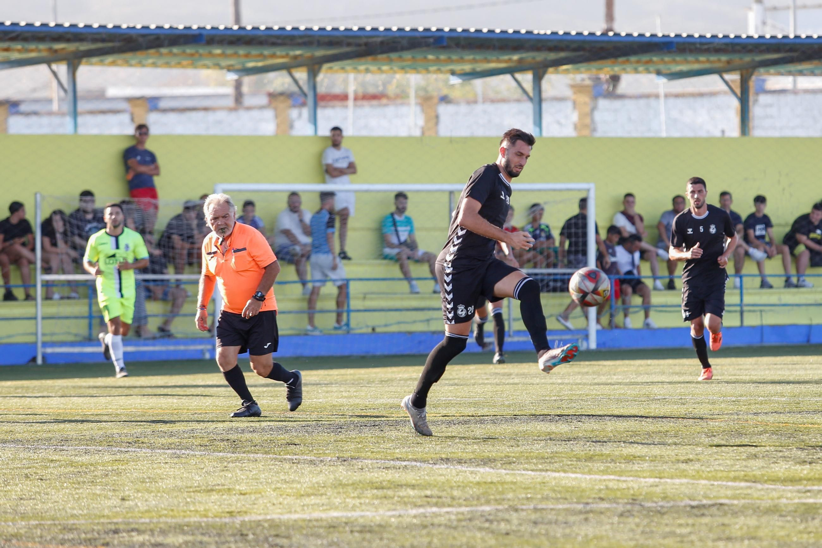 Las fotos del amistoso Balompédica-Balona B
