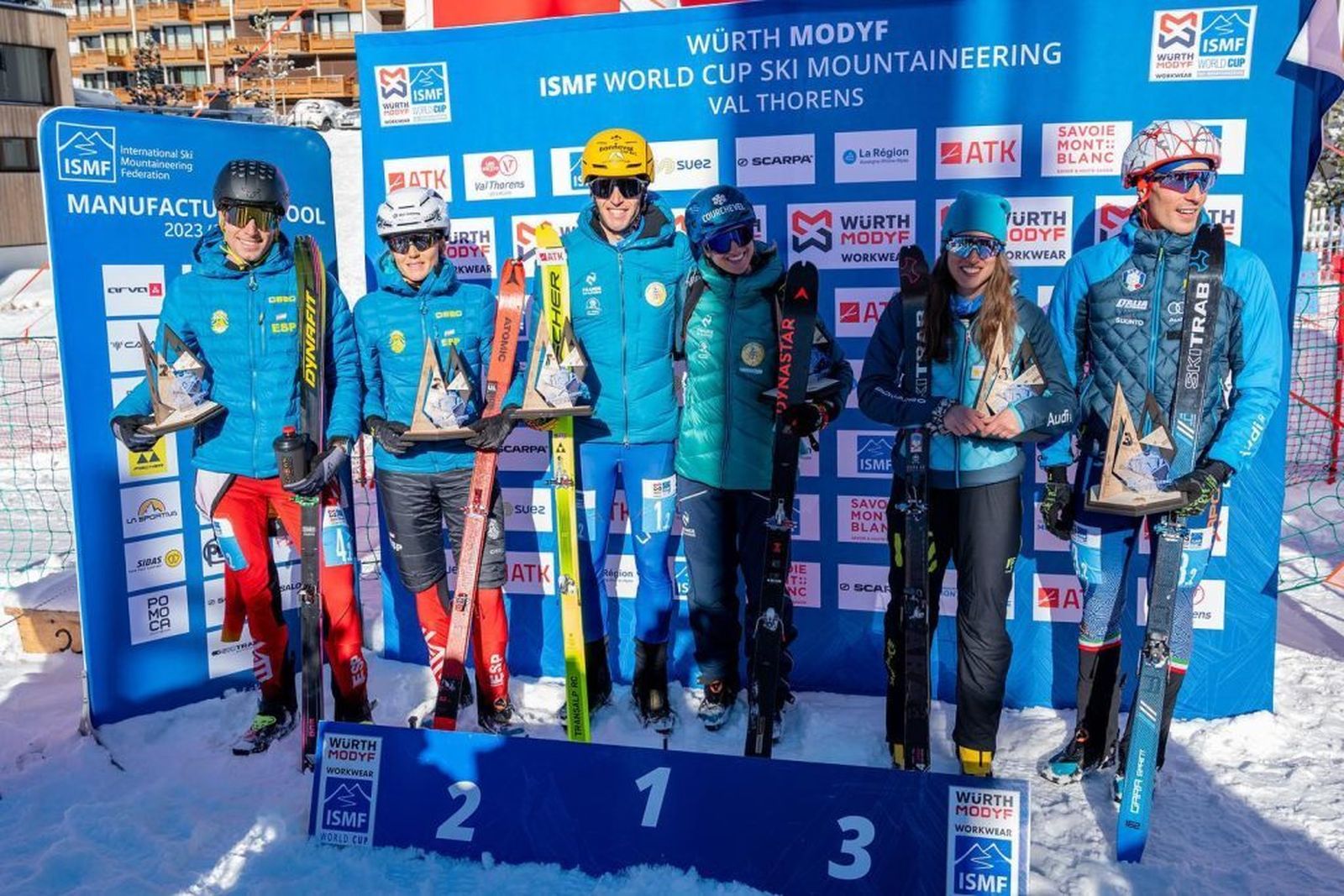 La granadina Ana Alonso, segunda por la izquierda, en el podio tras la prueba