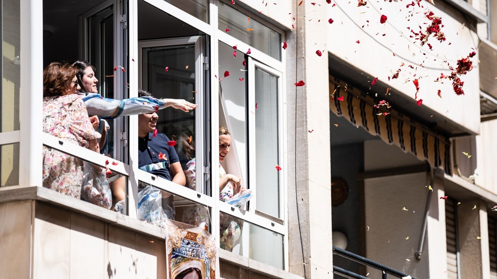 Domingo de Resurrección en Lucena: Procesión de Nuestro Padre Jesús Resucitado y Nuestra Señora de los Ángeles, en imágenes