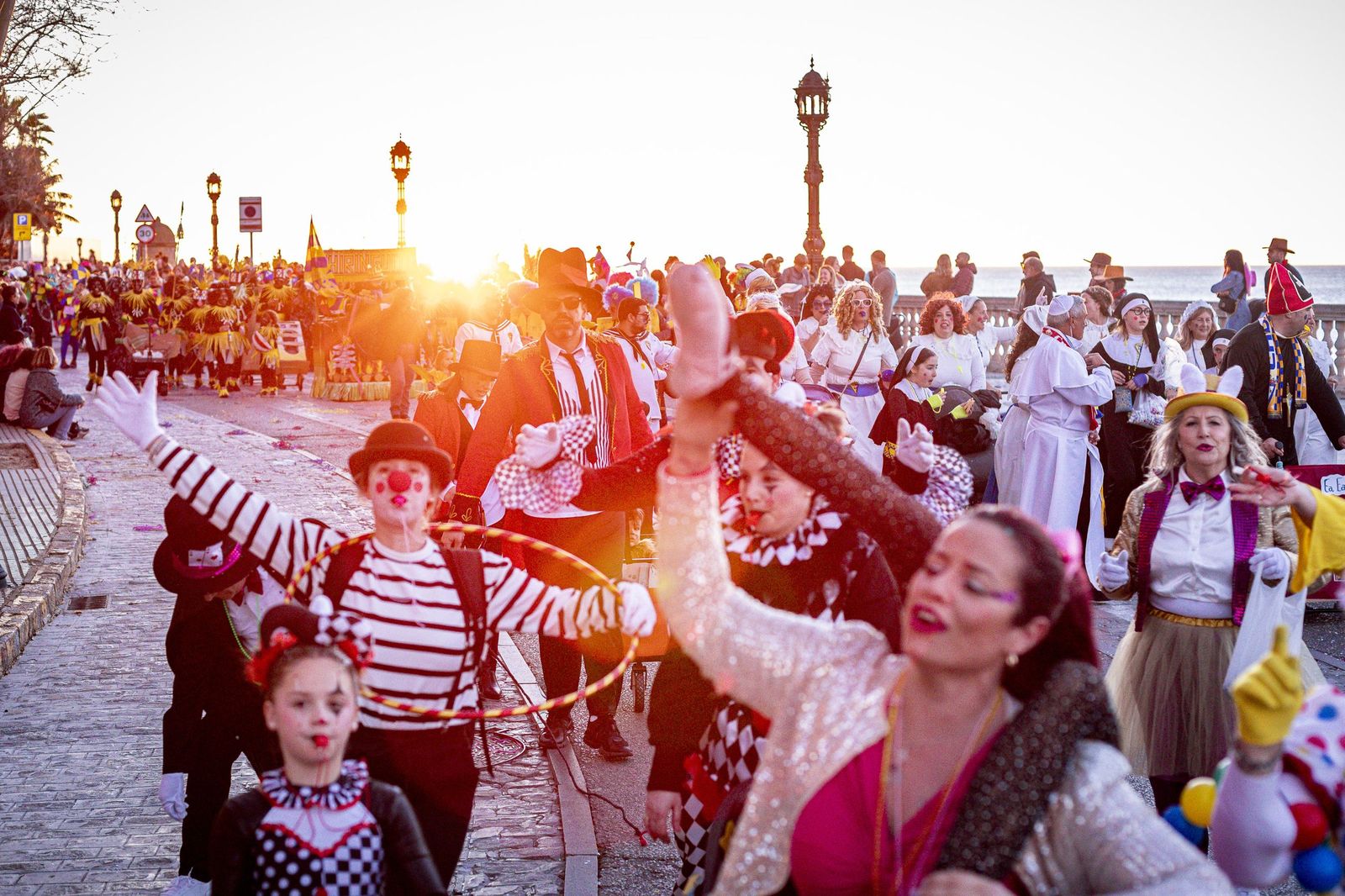 Las mejores imágenes de la Cabalgata del Humor del Carnaval de Cádiz 2026