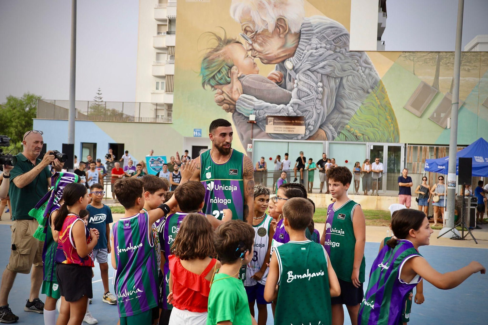 Las fotos de la espectacular presentación de Chris Duarte con el Unicaja en el Parque del Oeste