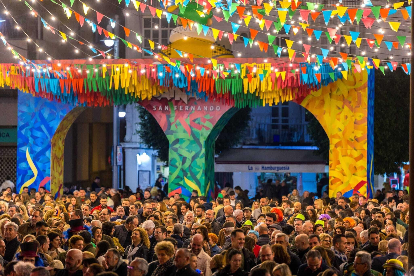 La noche de coros (y otras agrupaciones) en el Carnaval de San Fernando, en imágenes.