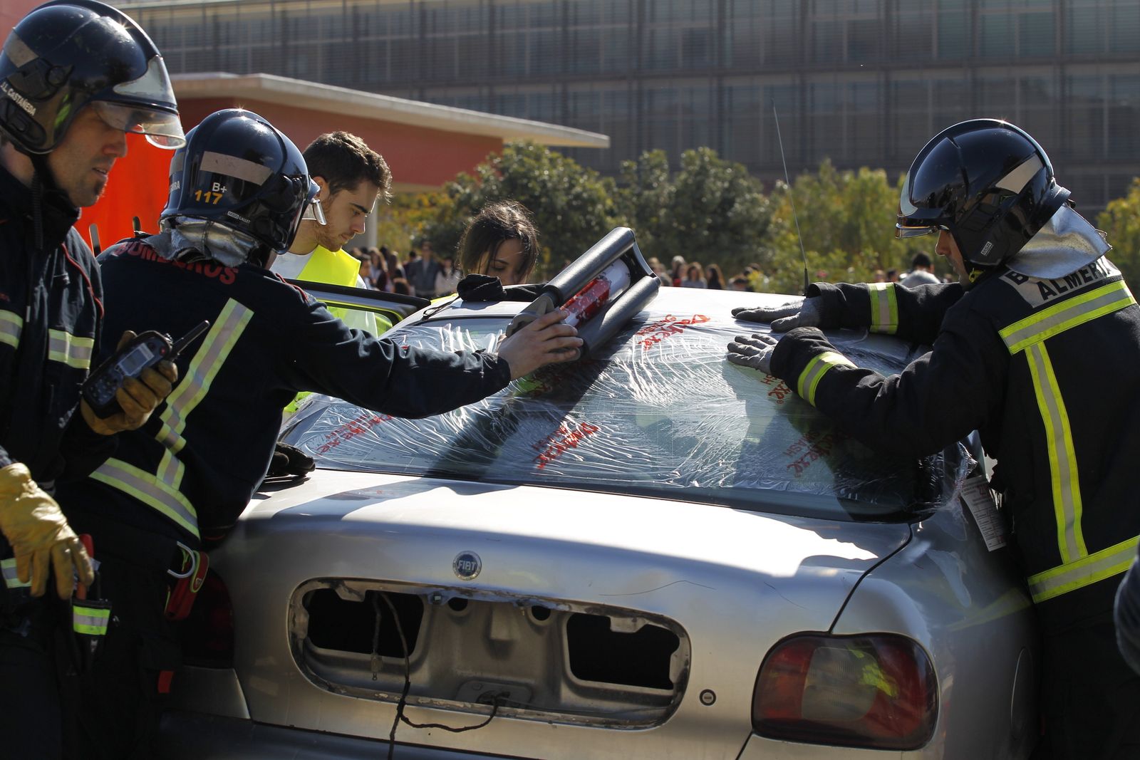 Las imágenes del simulacro de accidente con víctimas en la UAL
