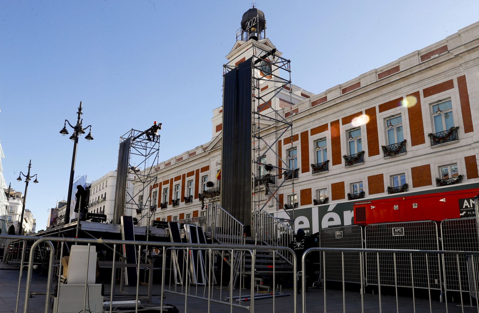 La Puerta del Sol, tradicional escenario de la celebración, estará vacía en Nochevieja.