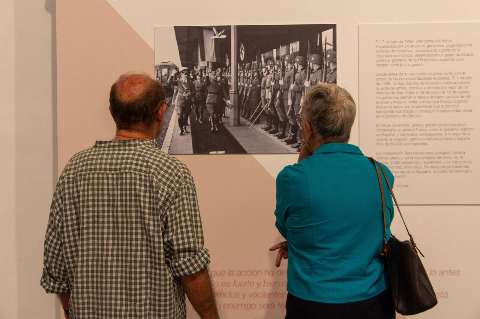 Así es la exposición que recupera la memoria de los granadinos del sur de la provincia