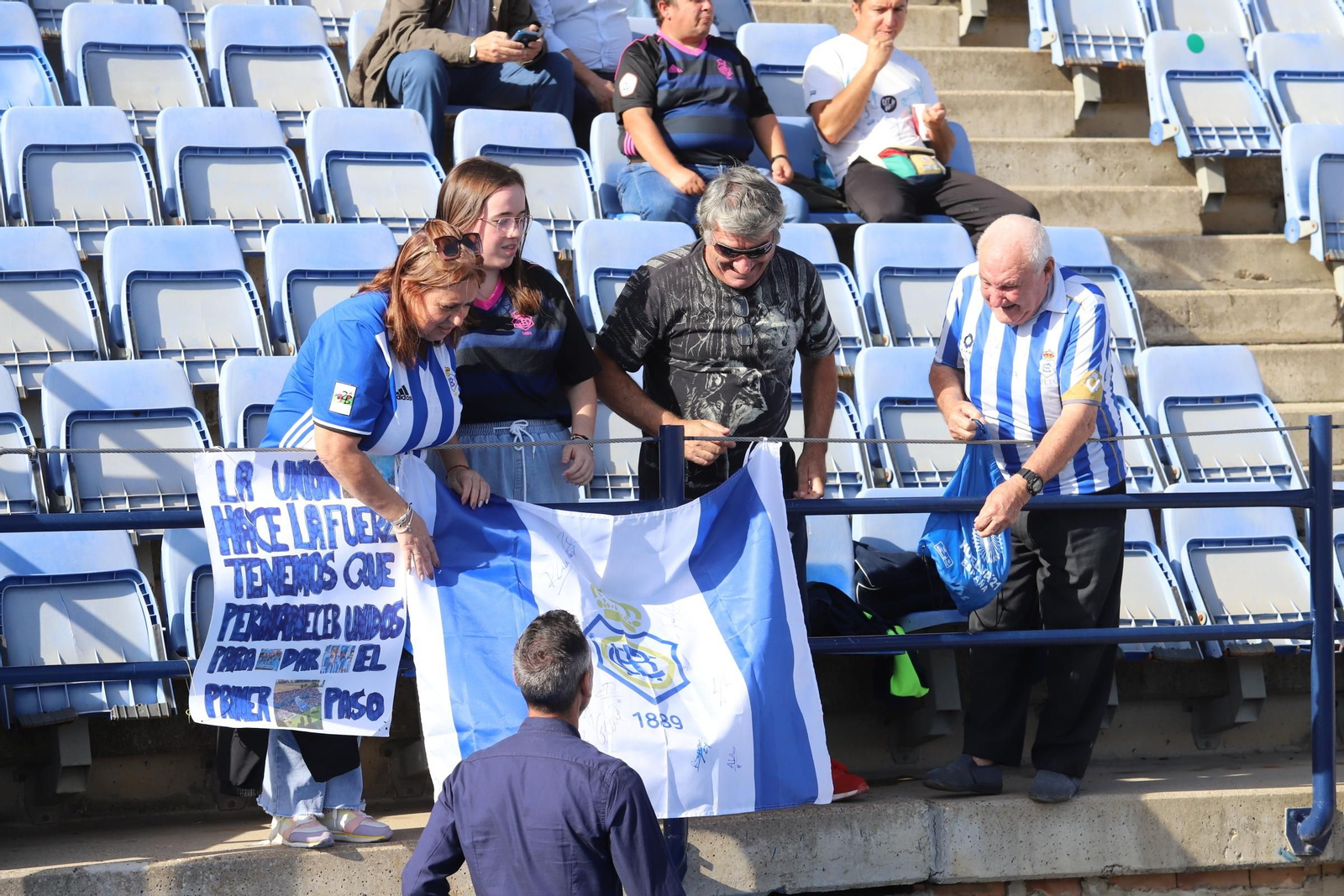 Imágenes del gran ambiente en el Nuevo Colombino para ver el  Recre-Burgos