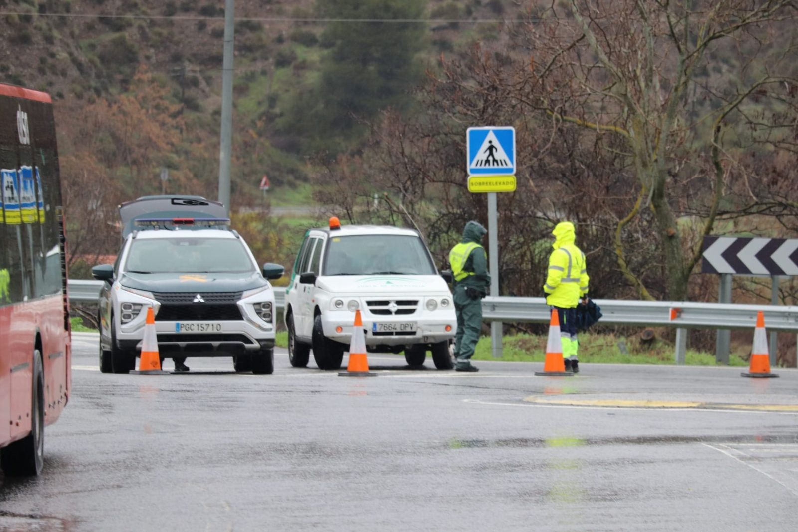 Todas las fotos de la borrasca Leonardo y sus incidencias en Granada: desprendimientos, ríos desbordados y lluvia