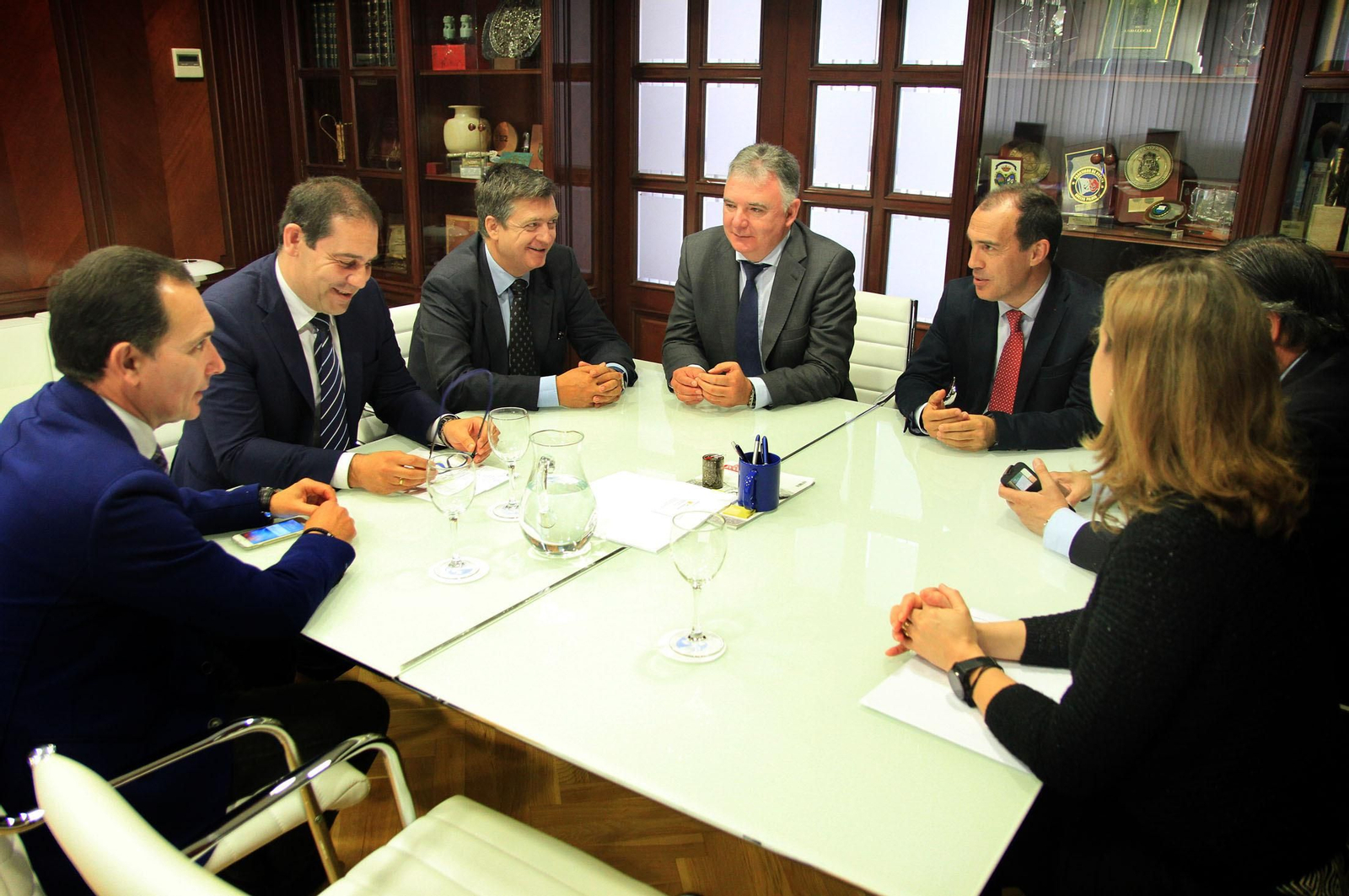 Reunión en la Autoridad Portuaria de Huelva con los responsables de la Agencia IDEA y cargos de la Junta de Andalucía en la mañana de ayer.