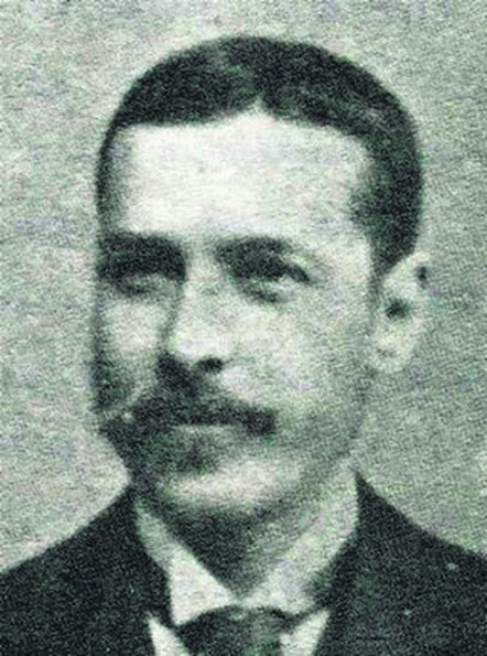 De izquierda a derecha y de arriba a abajo: Duque de T'Serclaes, marqués de Jerez de los Caballeros, Gómez Imaz, Hazaña y la Rúa. José Gestoso, Luis Montoto, Santiago Montoto, conde de Colombí, José Andrés Vázquez, Rogelio Reyes Cano y Manuel González Jiménez..