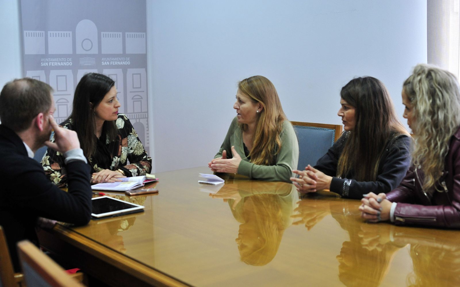Reunión de la alcaldesa, Patricia Cavada, con el comité de empresa de H&M