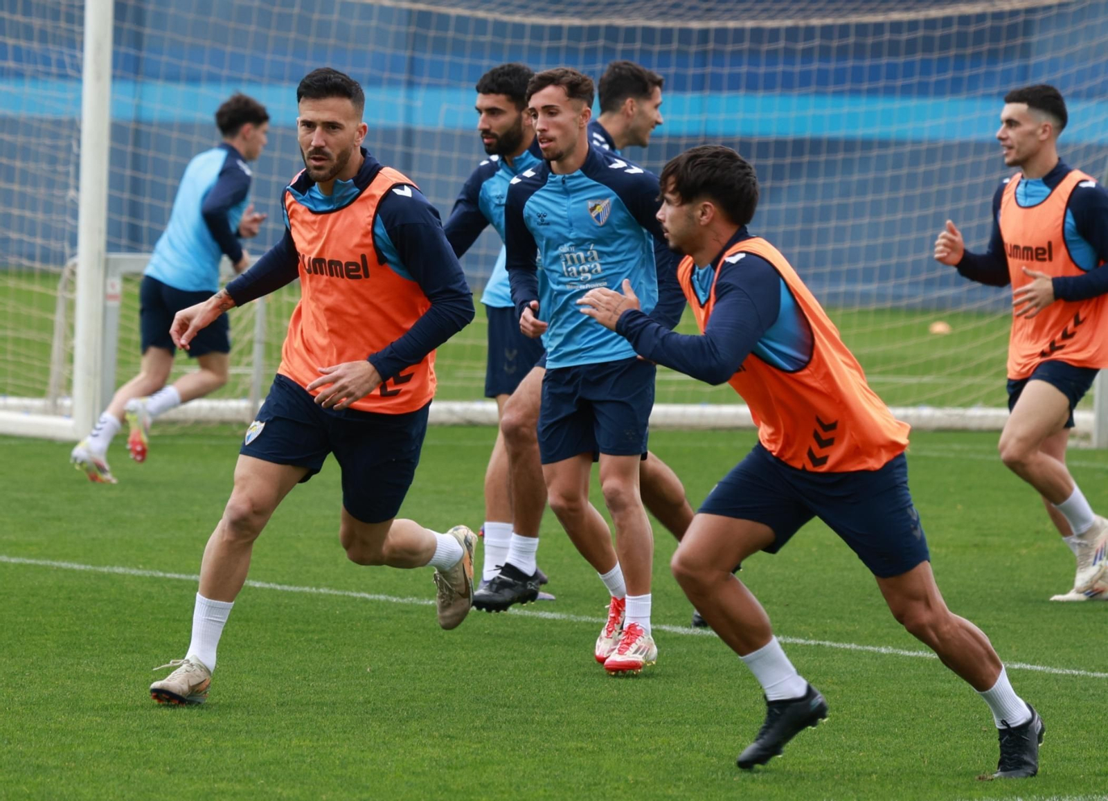 Ramón Enríquez: El capitán reaparece en muletas y sonriente