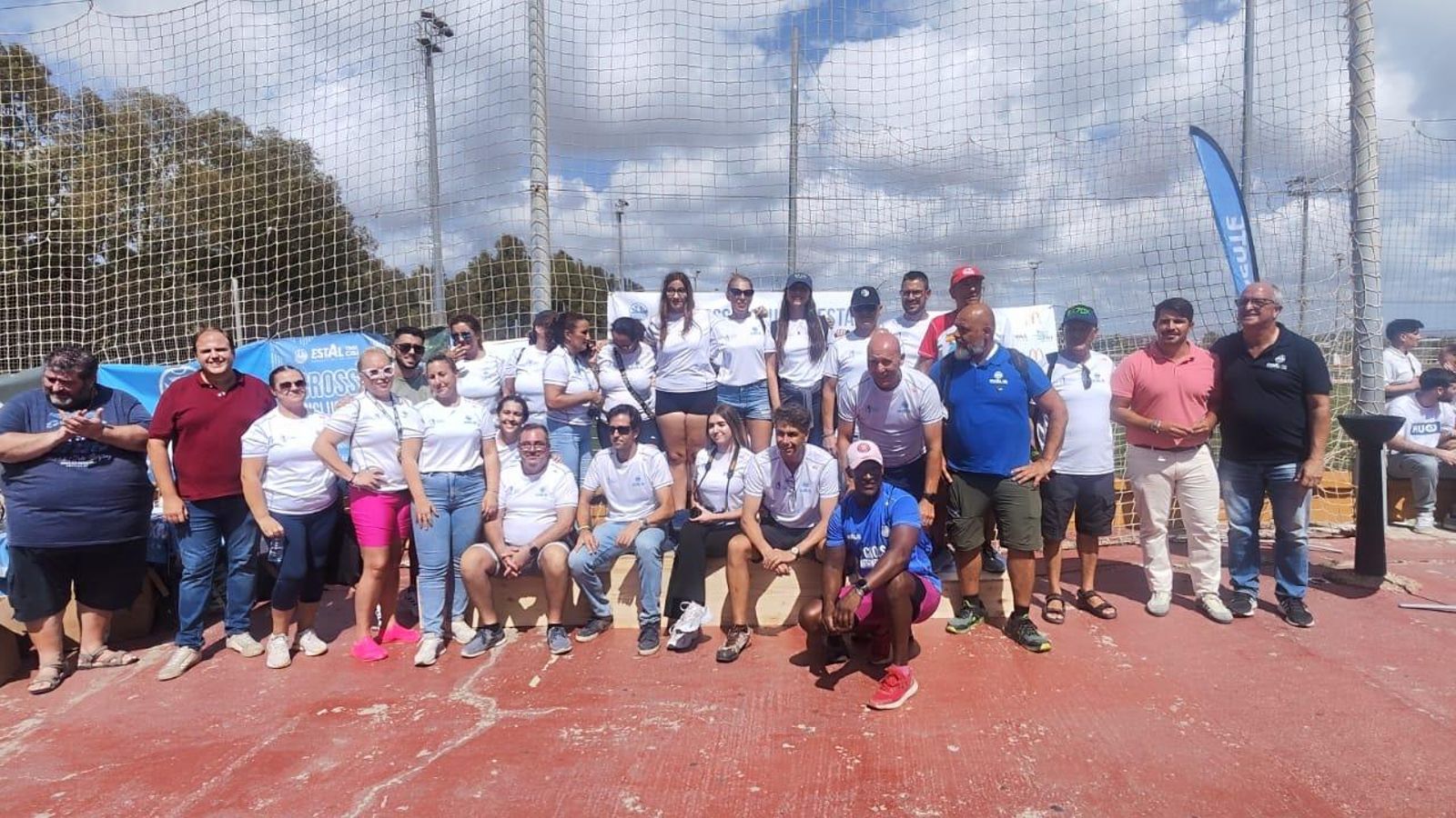 Voluntarios y organizadores de la prueba.