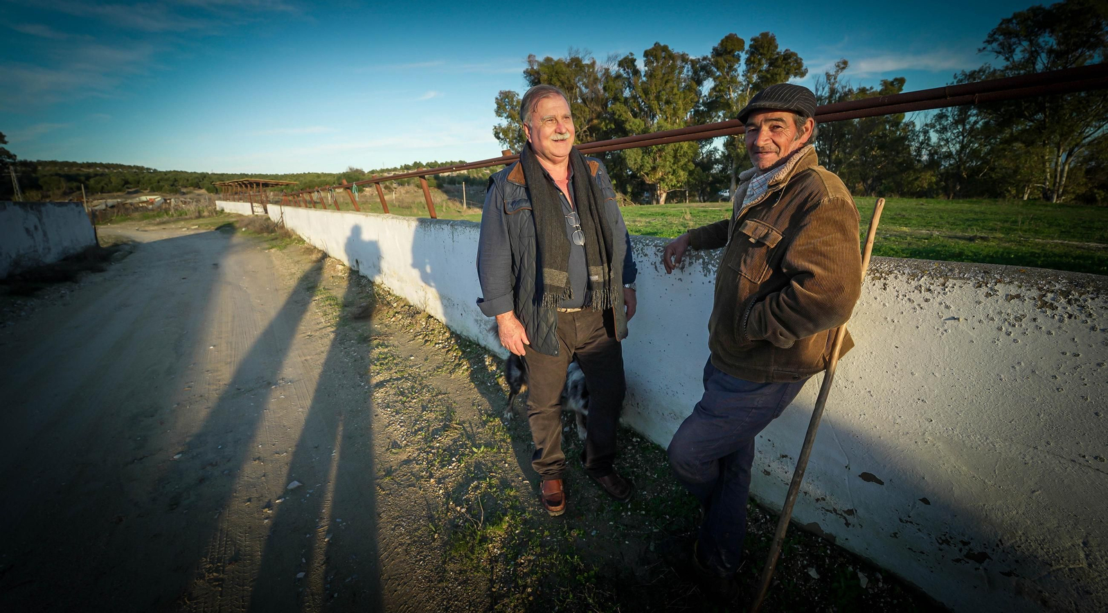 Imágenes de los vecinos de Mesas de Asta en los terrenos de Asta Regia