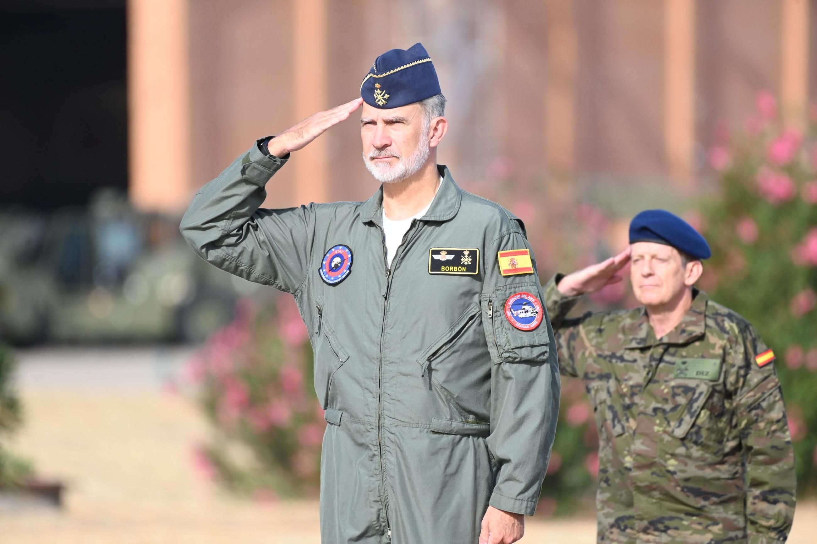 Felipe VI visita el European Tactica Airlift Centre para tripulaciones europeas en la Base Aérea de Zaragoza