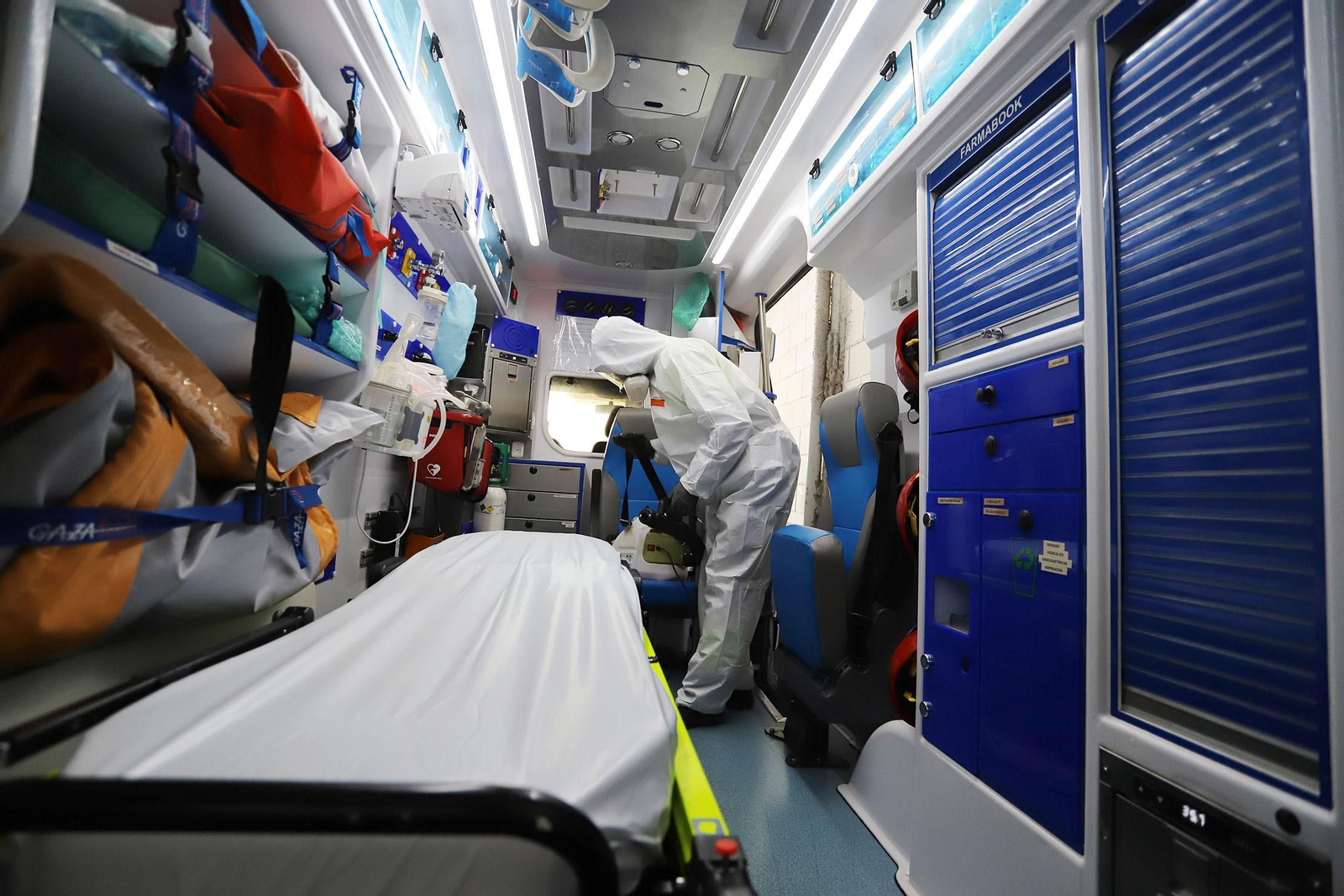 Interior de una ambulancia.