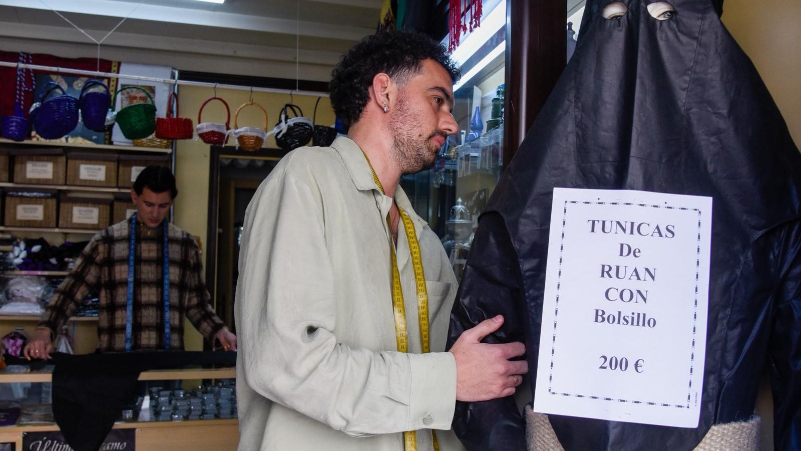 Los precios para túnicas en Nazarenos Tespi