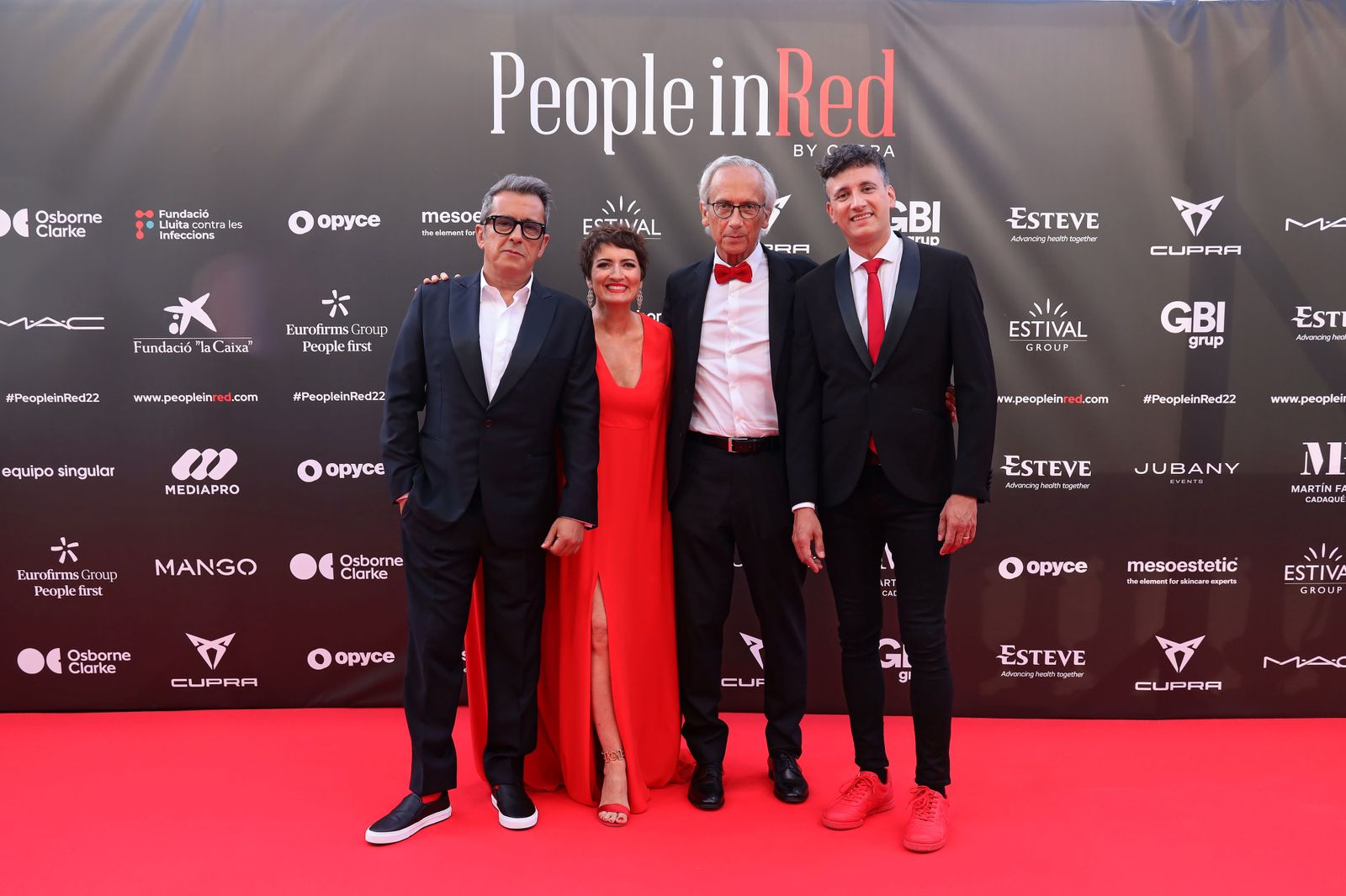 Andreu Buenafuente, Silvia Abril, el doctor Clotet y Mag Lari en el 'photocall' de la fiesta People in Red